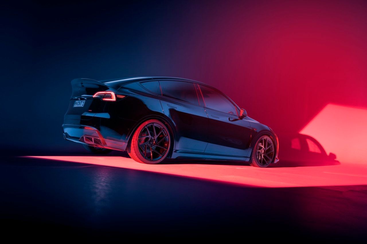 Extremidade traseira de um Tesla Model Y da Novitec