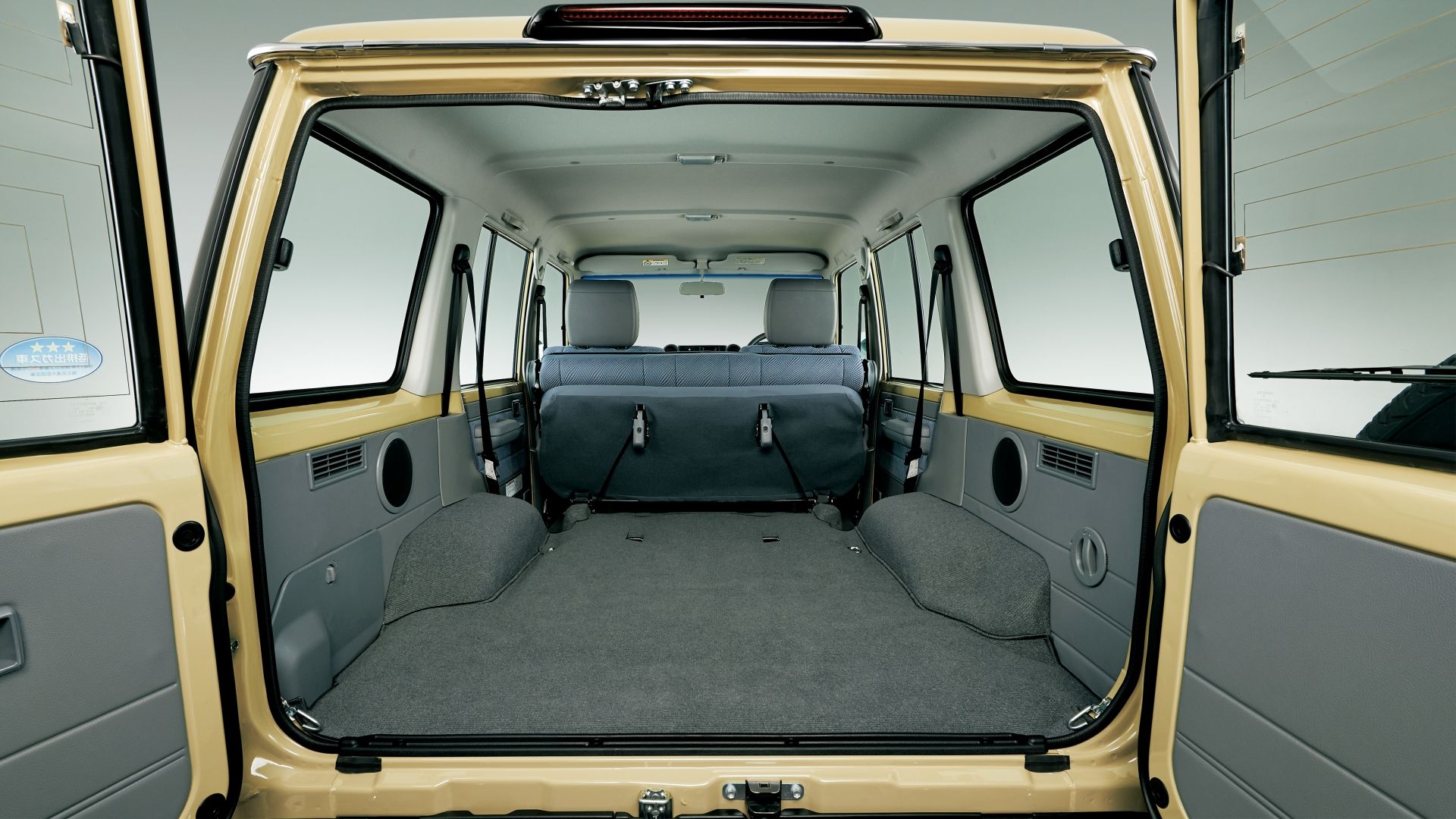 Vista traseira do Toyota Land Cruiser 70