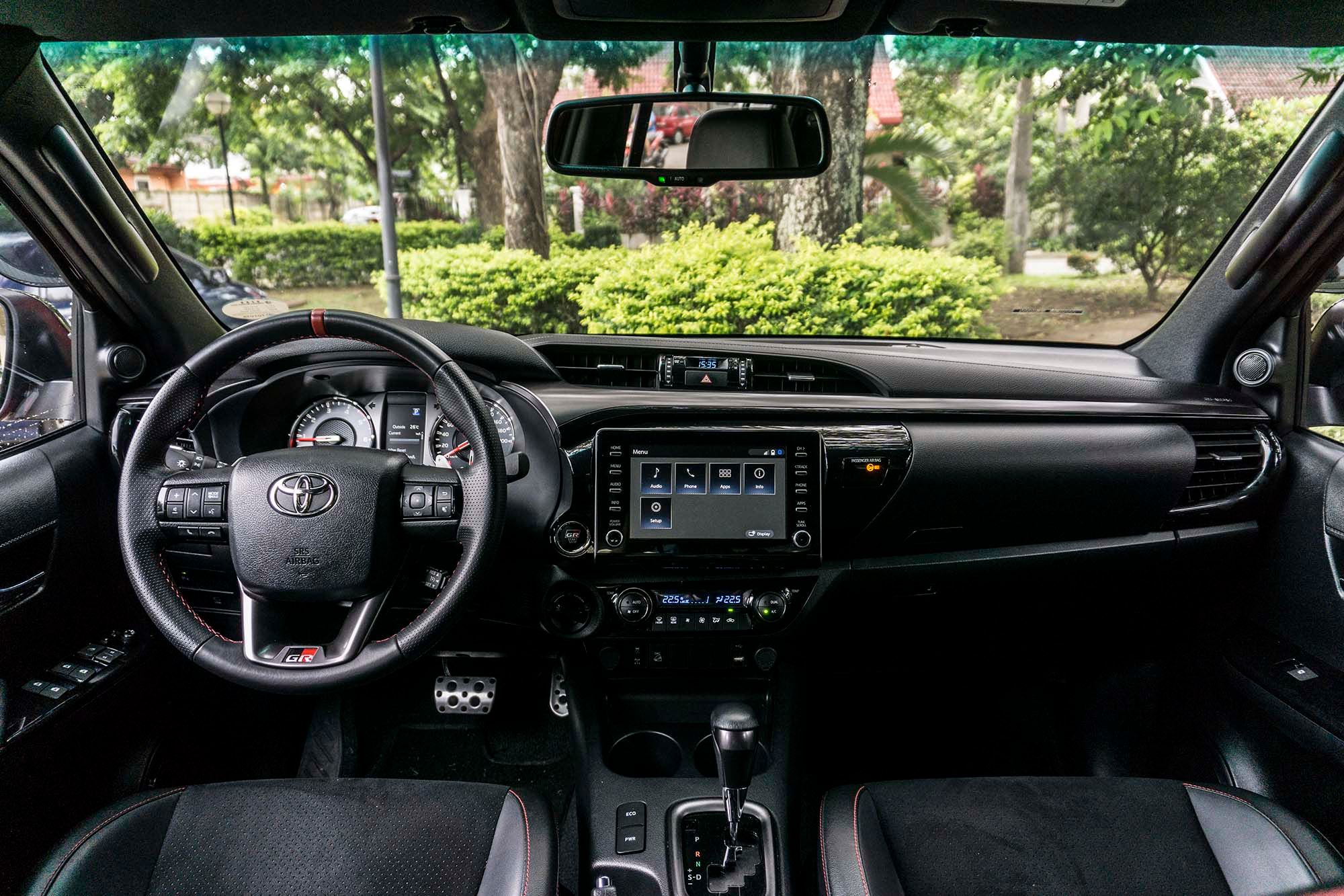 Interior Toyota Hilux GR Sport 2023