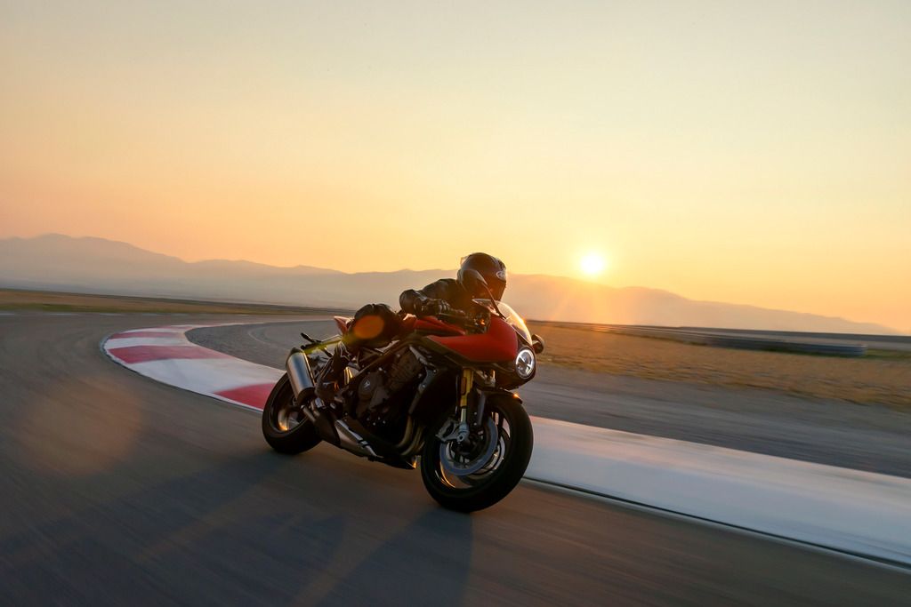 10 Great Reasons To Ride Motorcycles - B-Clips