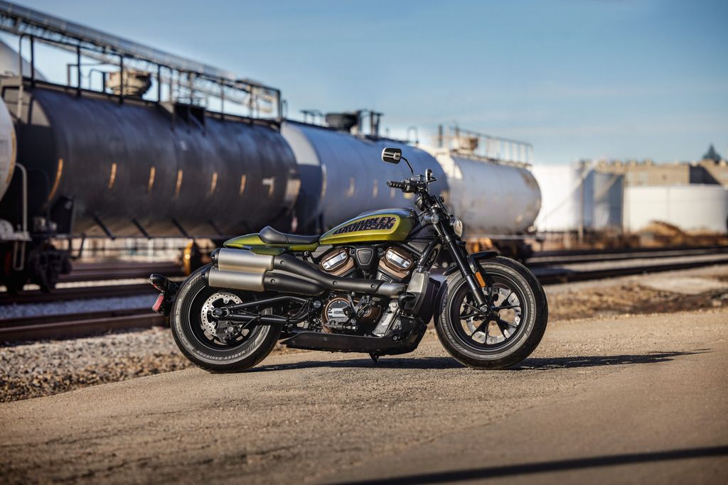 Harley-Davidson Sportster S vs The Indian Scout Bobber