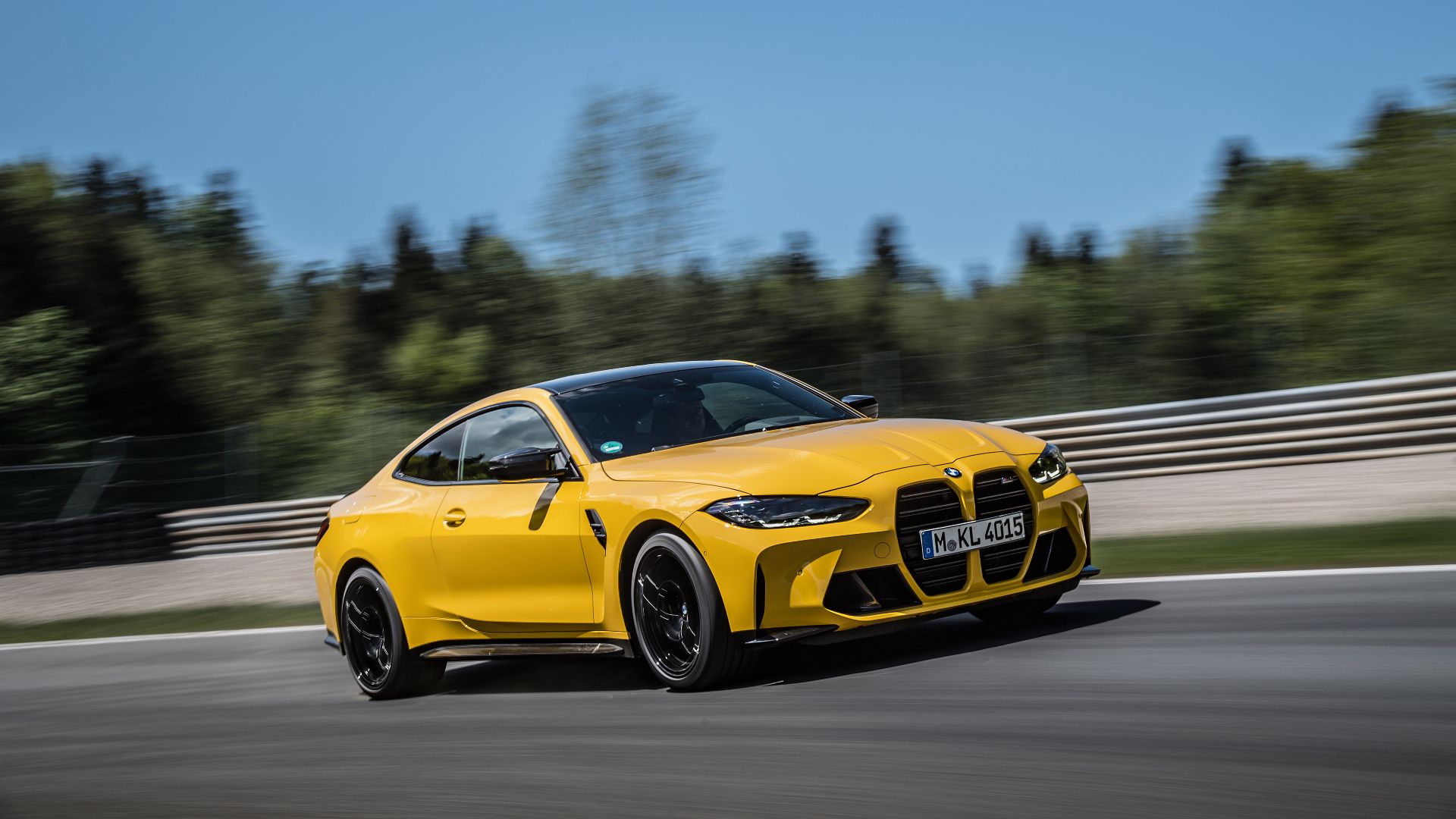 BMW M4 Competition yellow