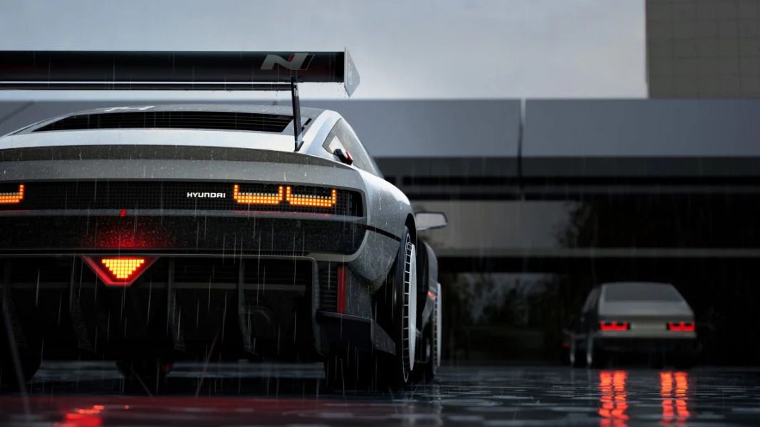 Uma foto traseira do N Vision 74 e do Pony Coupe Concept que inspirou seu design