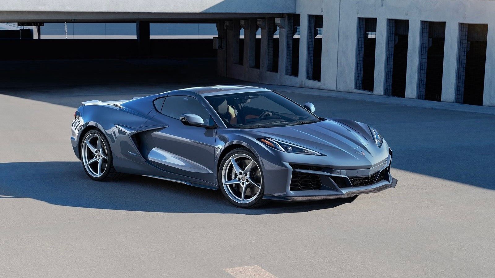 Chevrolet-Corvette_E-Ray-2024