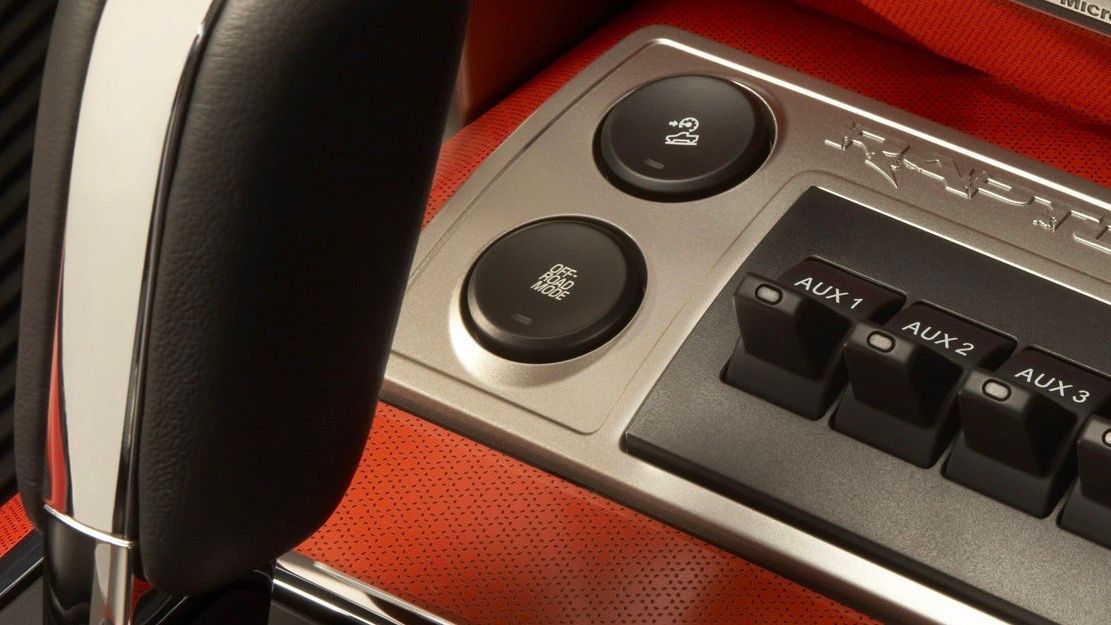 Ford-F-150_SVT_Raptor_R-2010