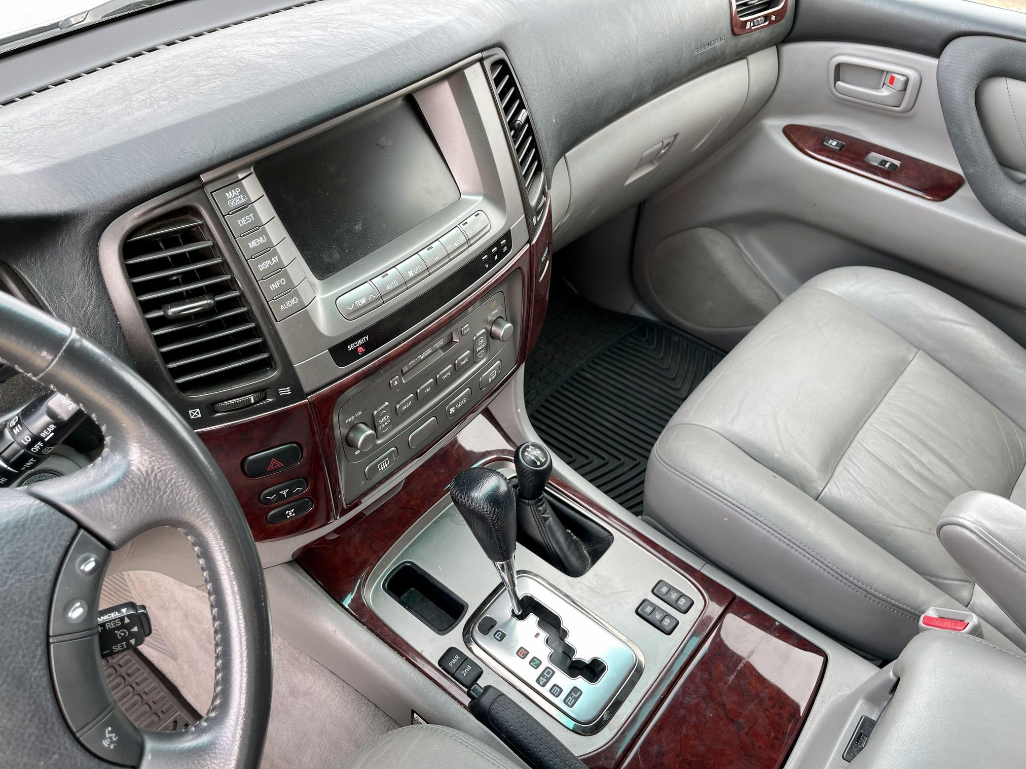 10 Reasons Why The 100 Series Toyota Land Cruiser Was A Perfect SUV