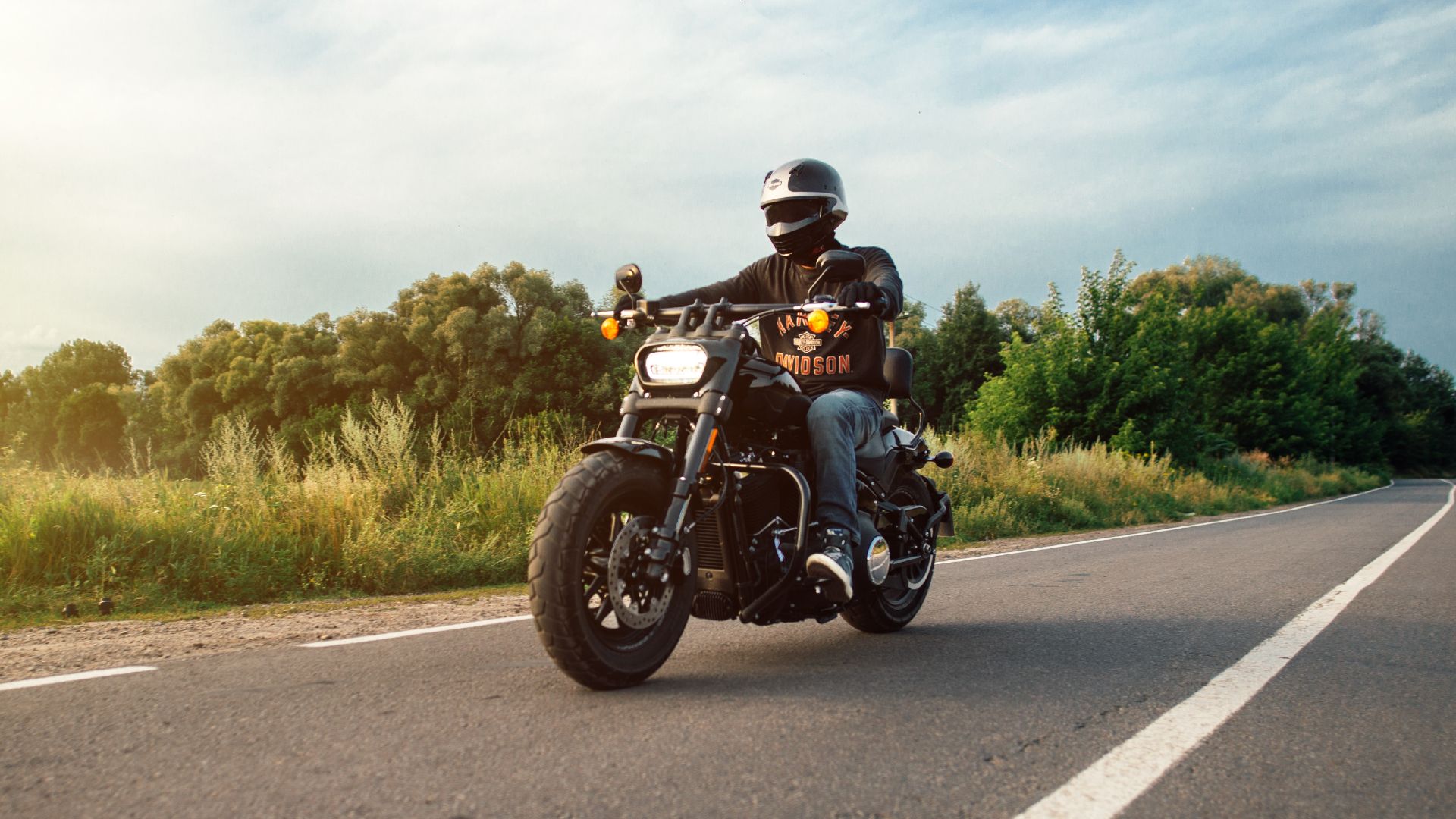 ▷ This Street Glide FLHXS is an embodiment of ultimate elegance
