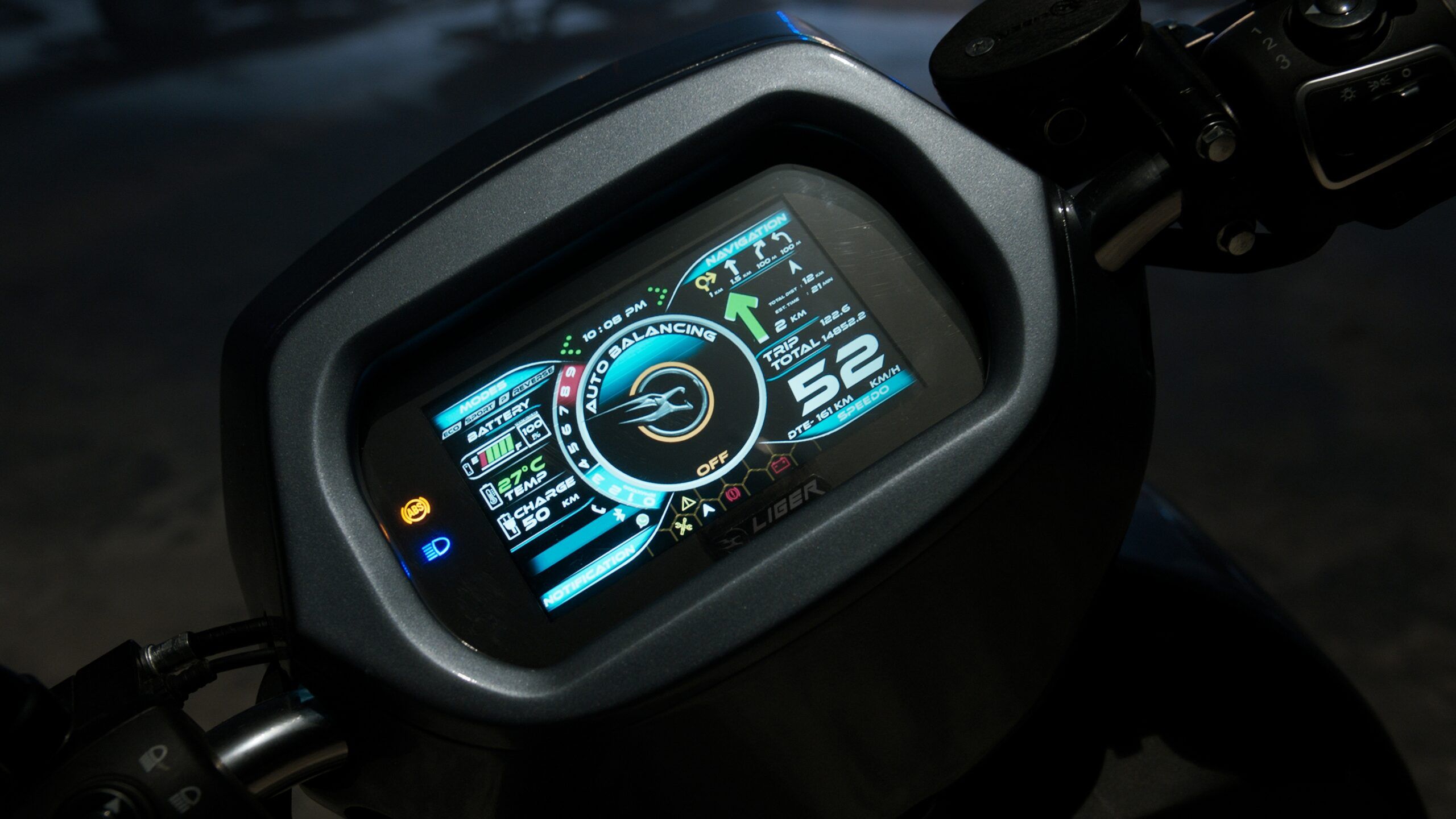 This Electric Scooter Has An Ingenious, SelfBalancing Trick Up Its Sleeve