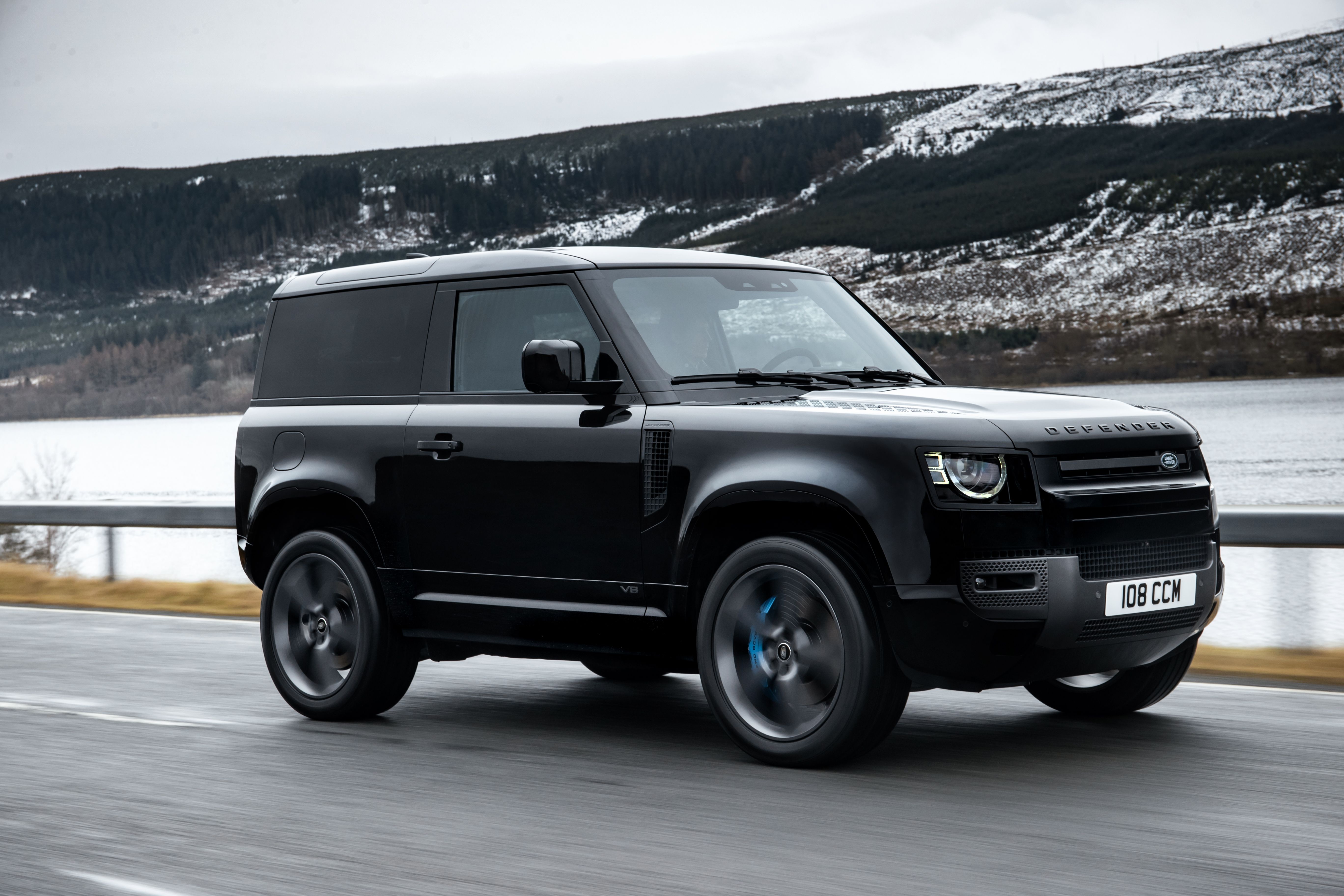 Foto de ação do Land Rover Defender V8