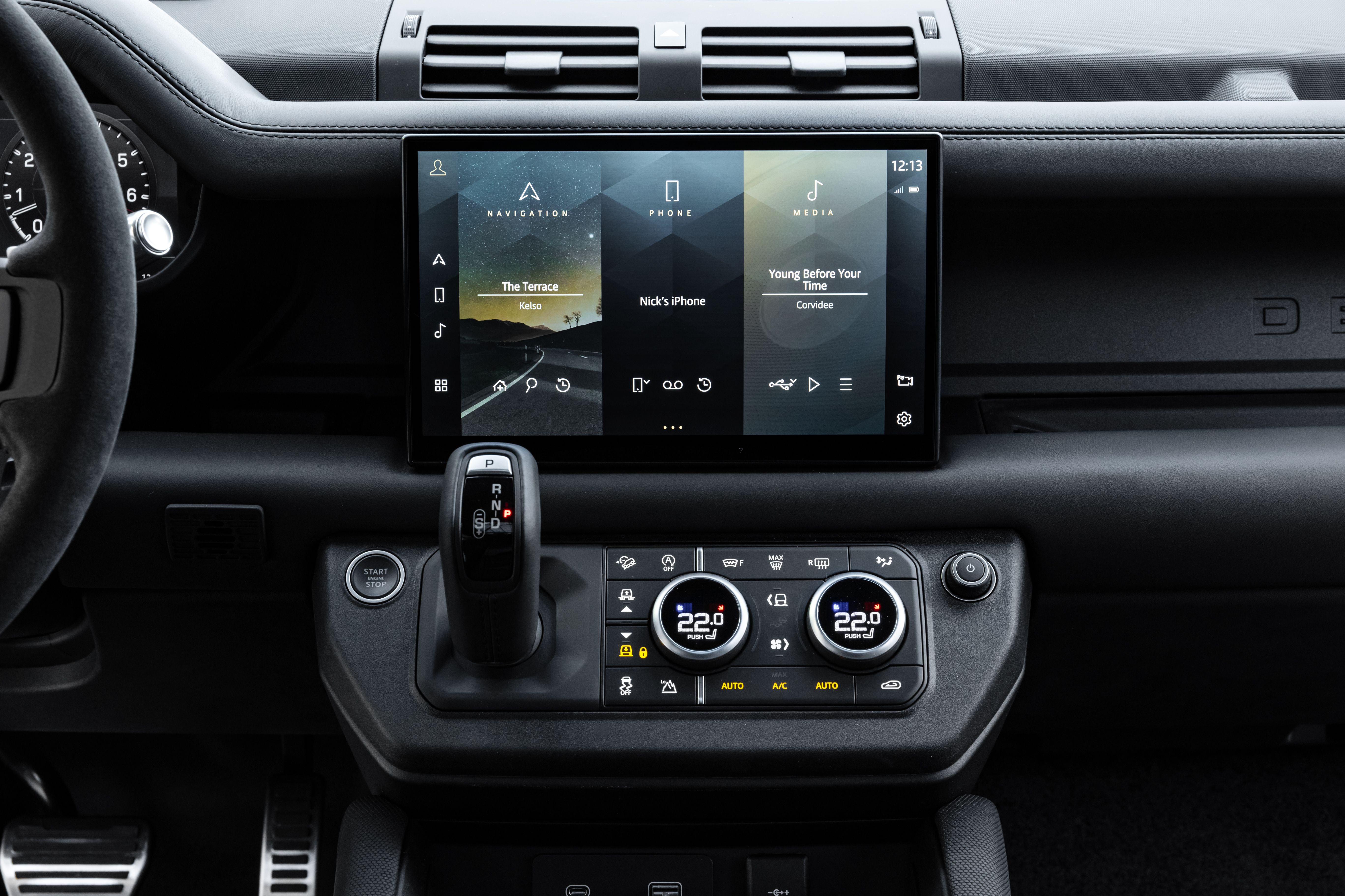 Interior do Land Rover Defender V8