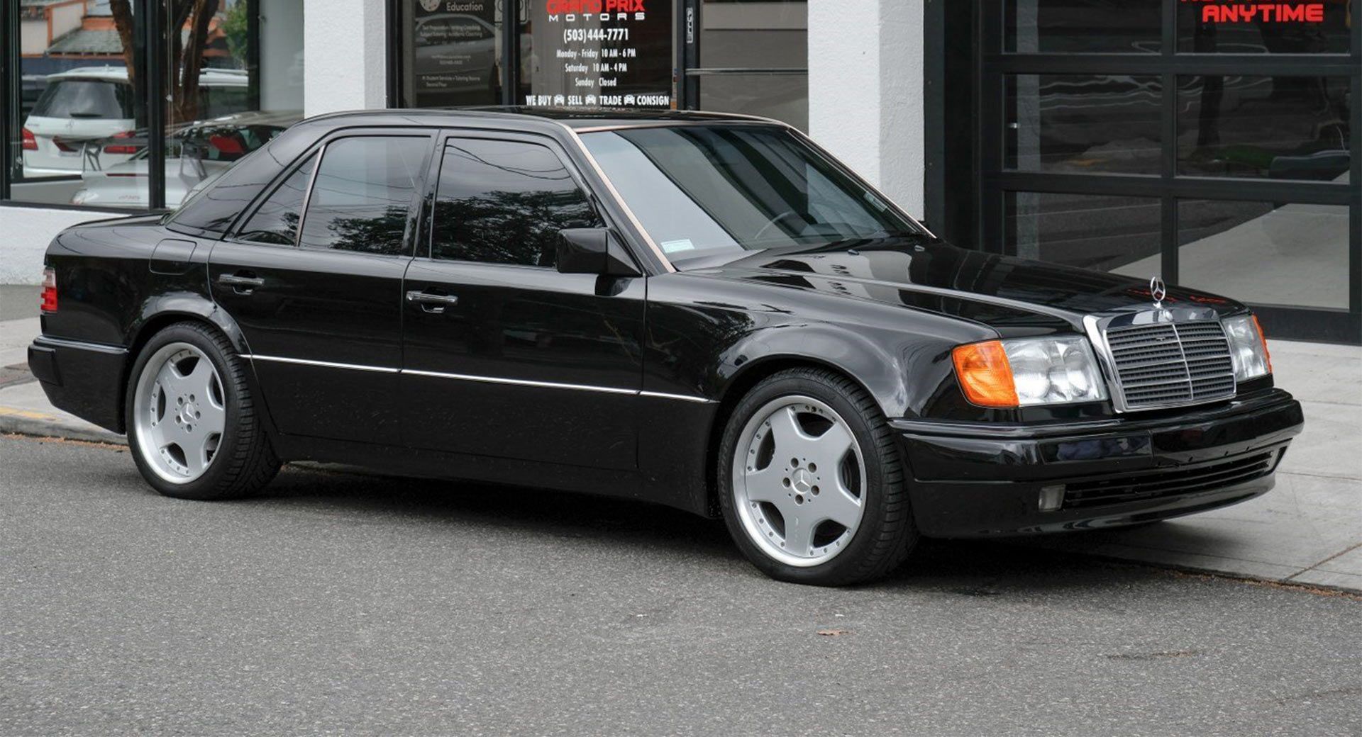 Black Mercedes-Benz 500E