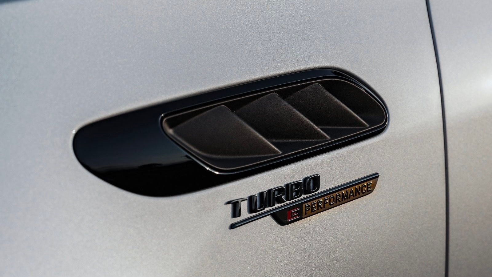 Mercedes-Benz-C63_S_AMG_E_Performance-2023