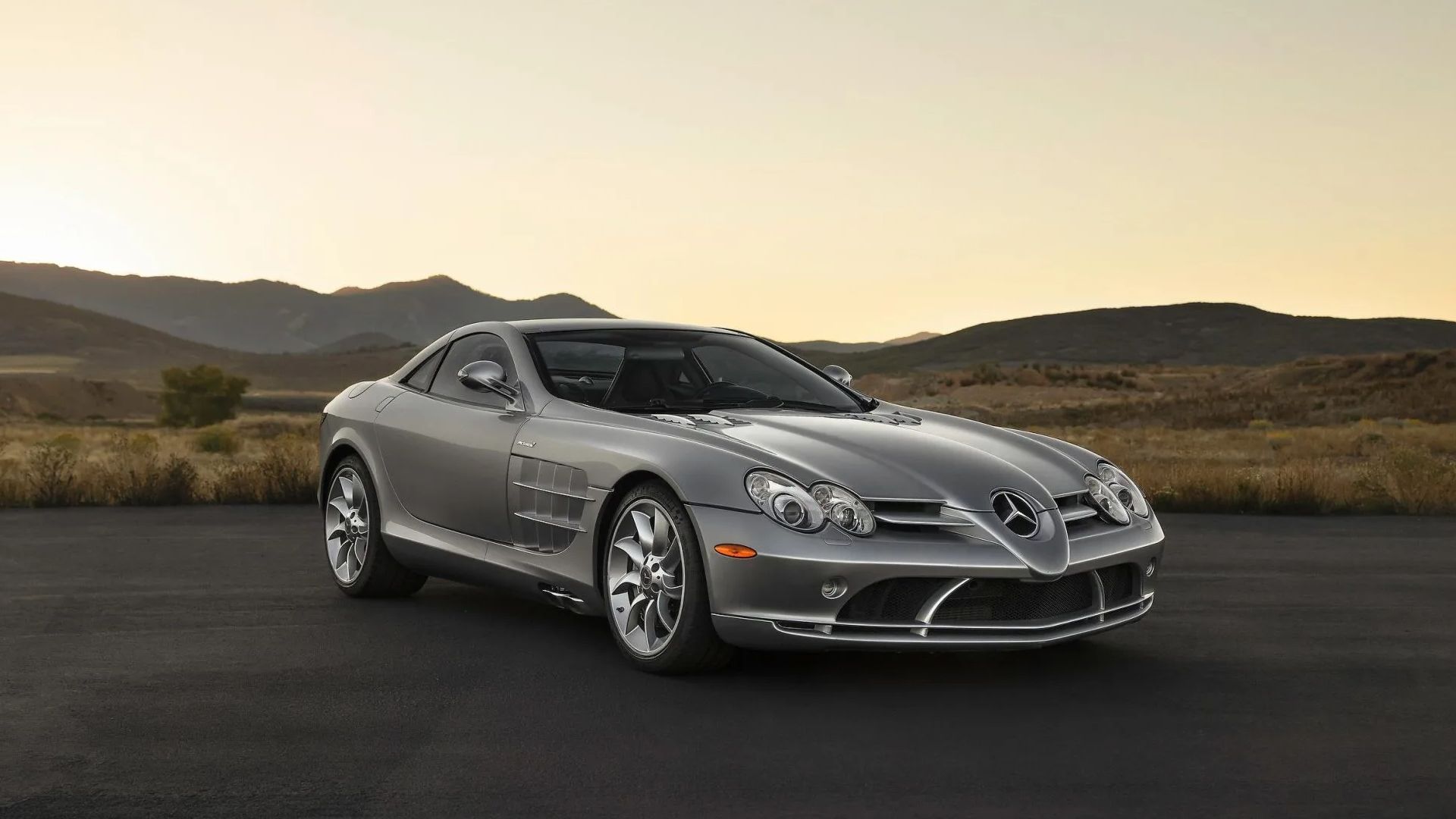 Mercedes-Benz SLR McLaren cinza 