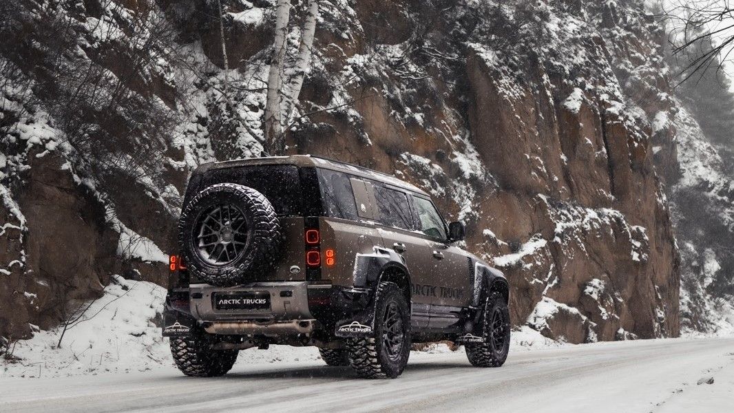 The Arctic Trucks AT35 Is A Land Rover Defender With Even More Off-Road ...