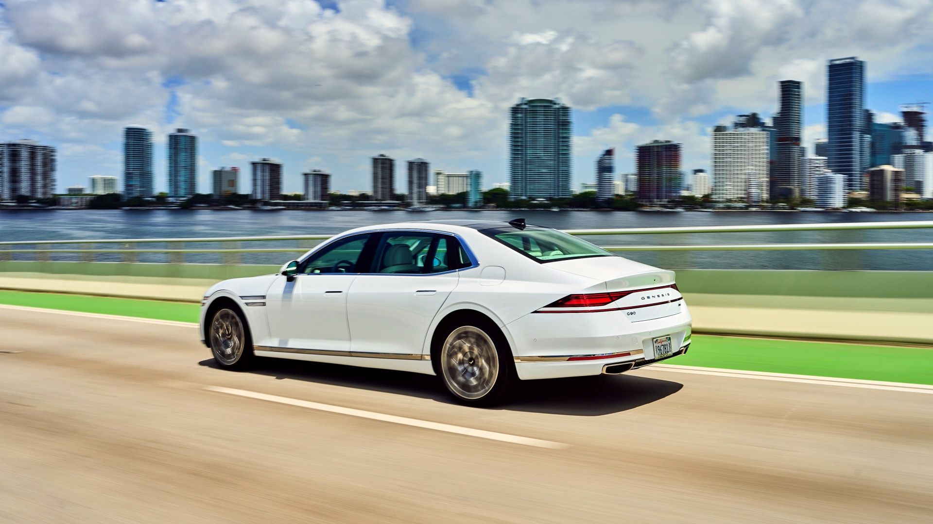 Branco 2023 Gênesis G90