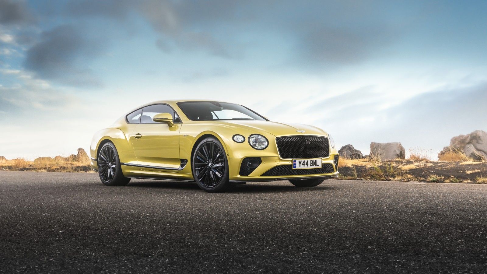 Amarelo 2022 Bentley Continental GT