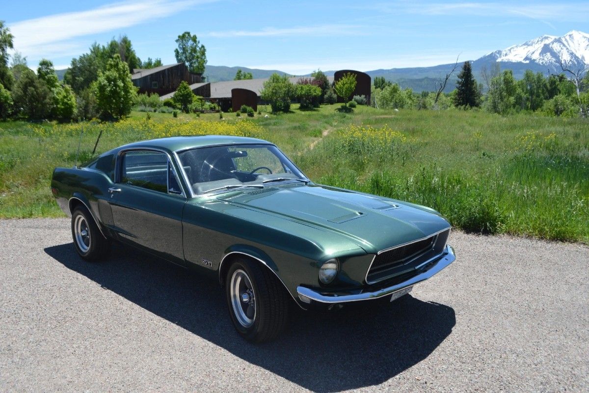 Ford Mustang GT Fastback verde oliva 1968