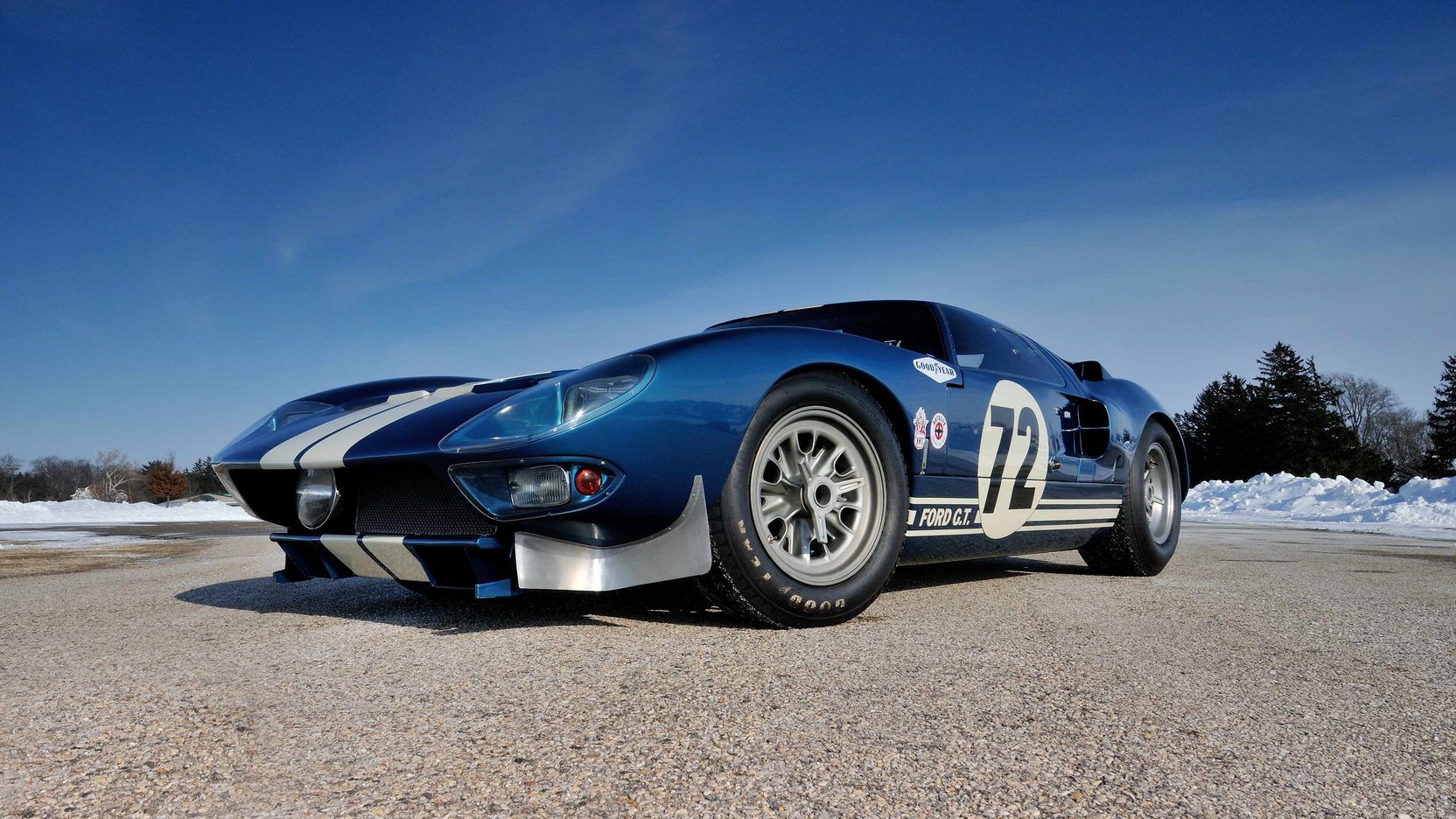 Um Ford GT40 1964 estacionado