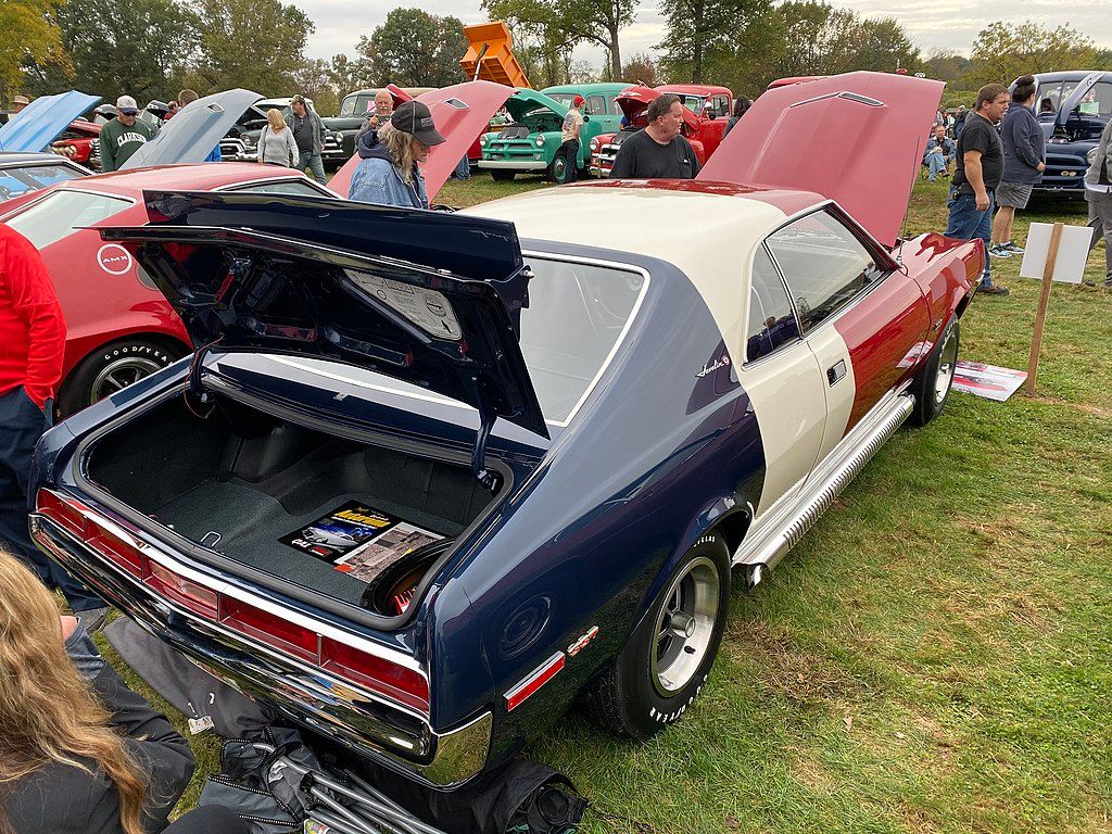 Um AMC Trans Am Javelin 1970 estacionado 