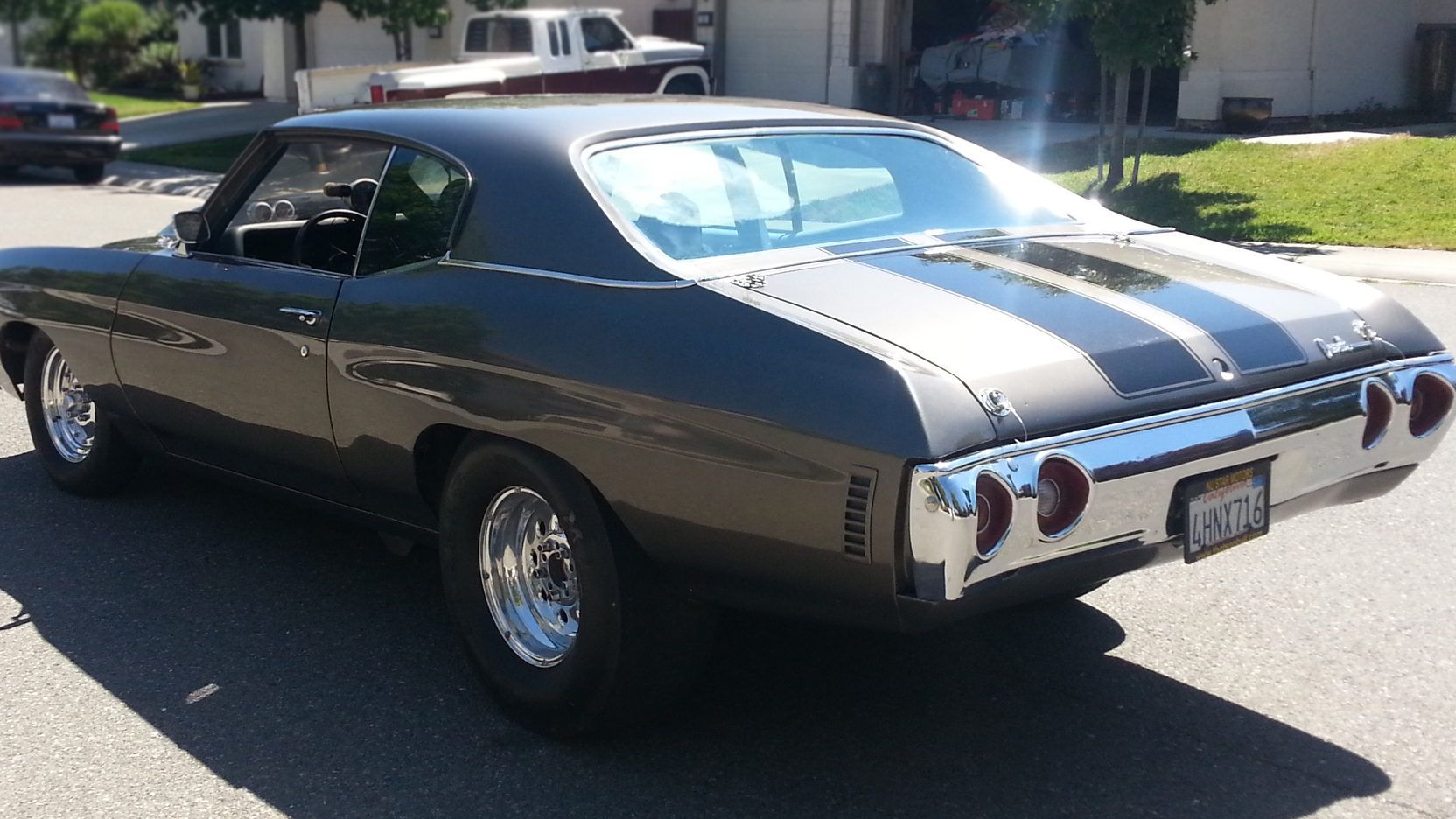 Um Chevrolet Chevelle Heavy Chevy 1971 estacionado 
