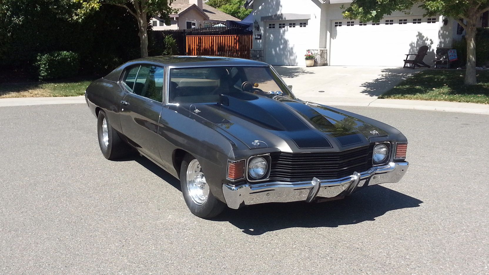 Um Chevrolet Chevelle Heavy Chevy 1971 estacionado 