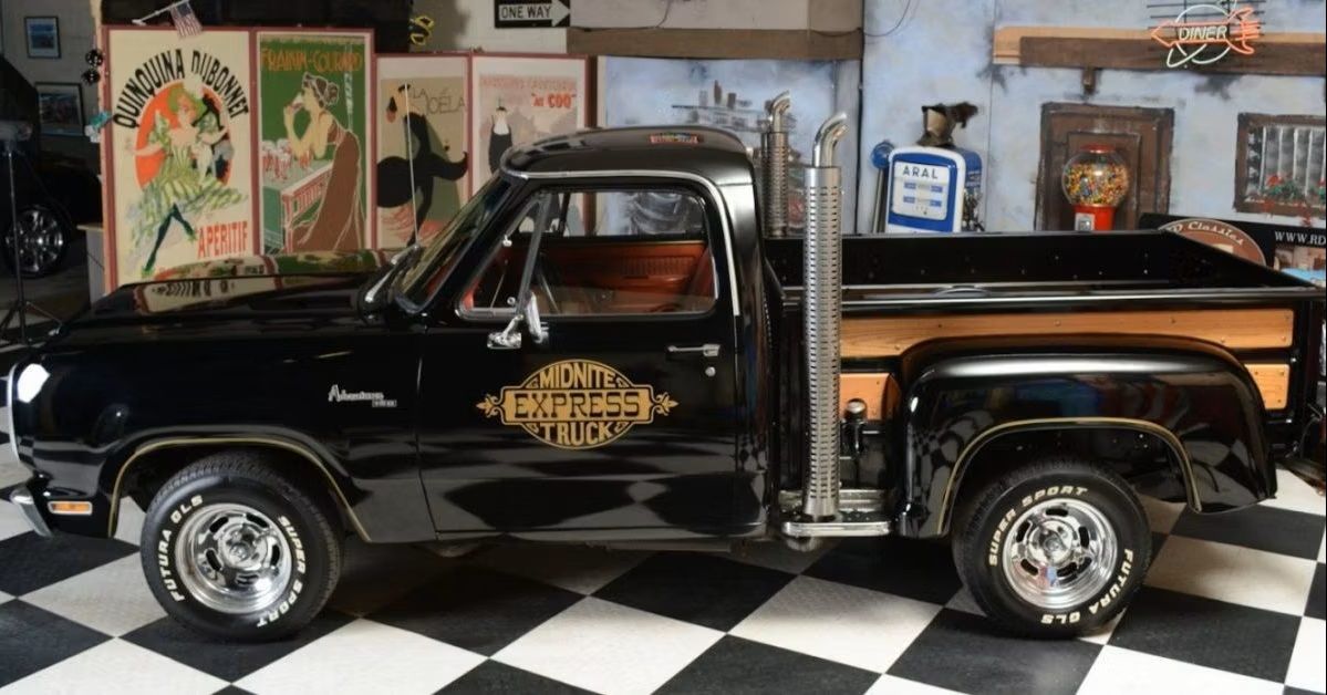 Um Dodge Midnite Express 1978 estacionado