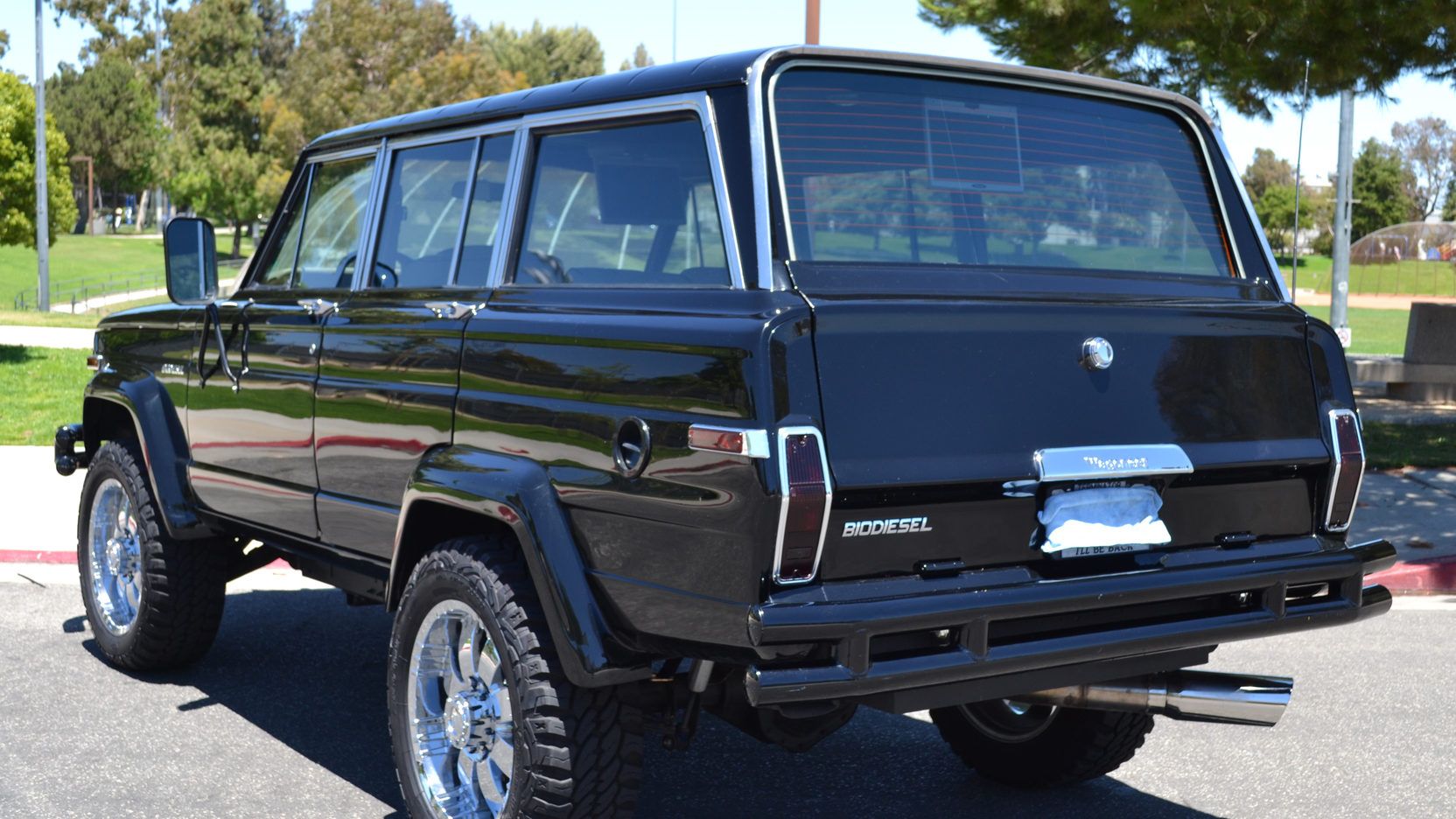 Um Jeep Grand Wagoneer 1984