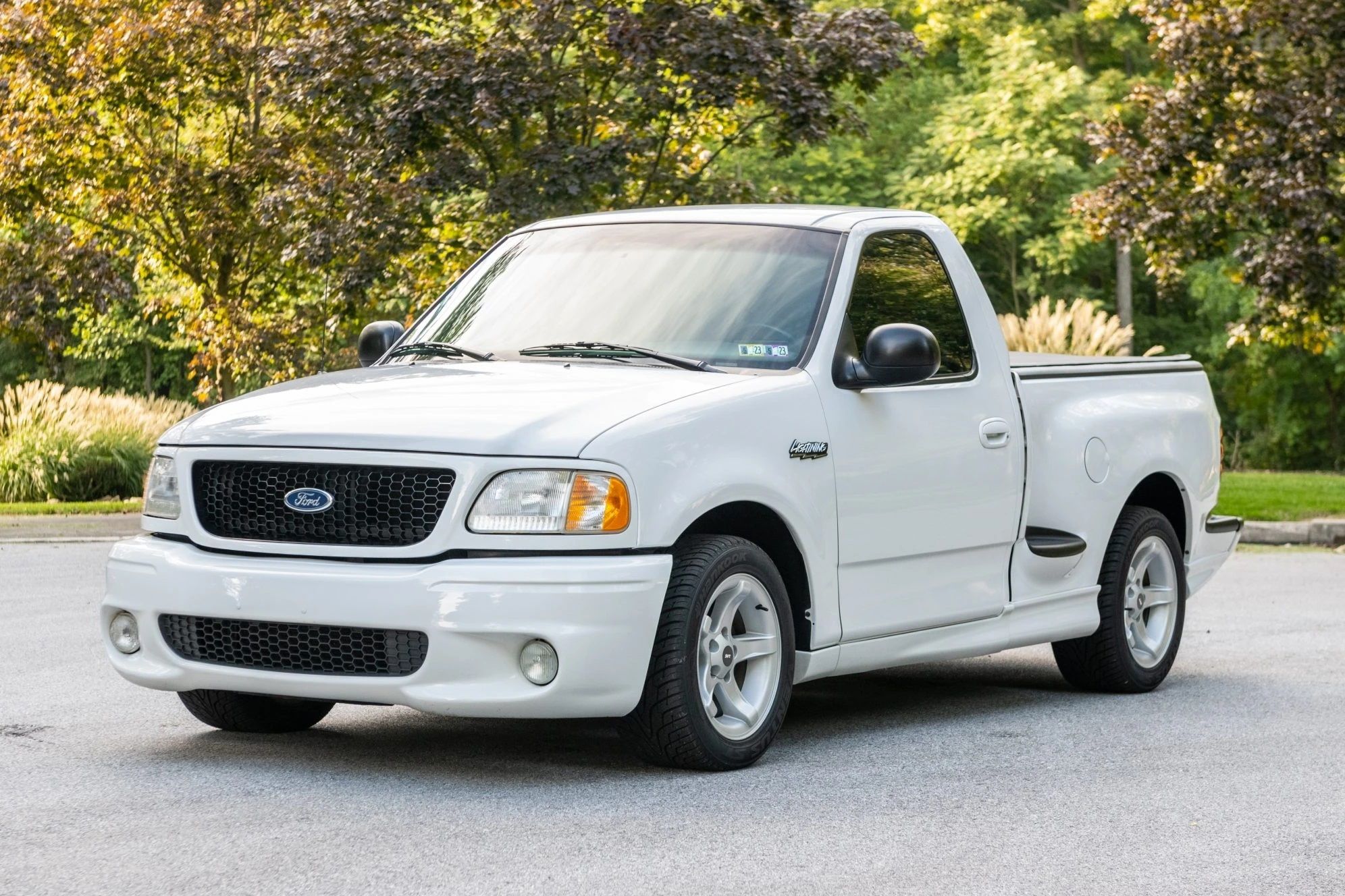 10 Intriguing Things About The 1999 Ford F-150 SVT Lightning