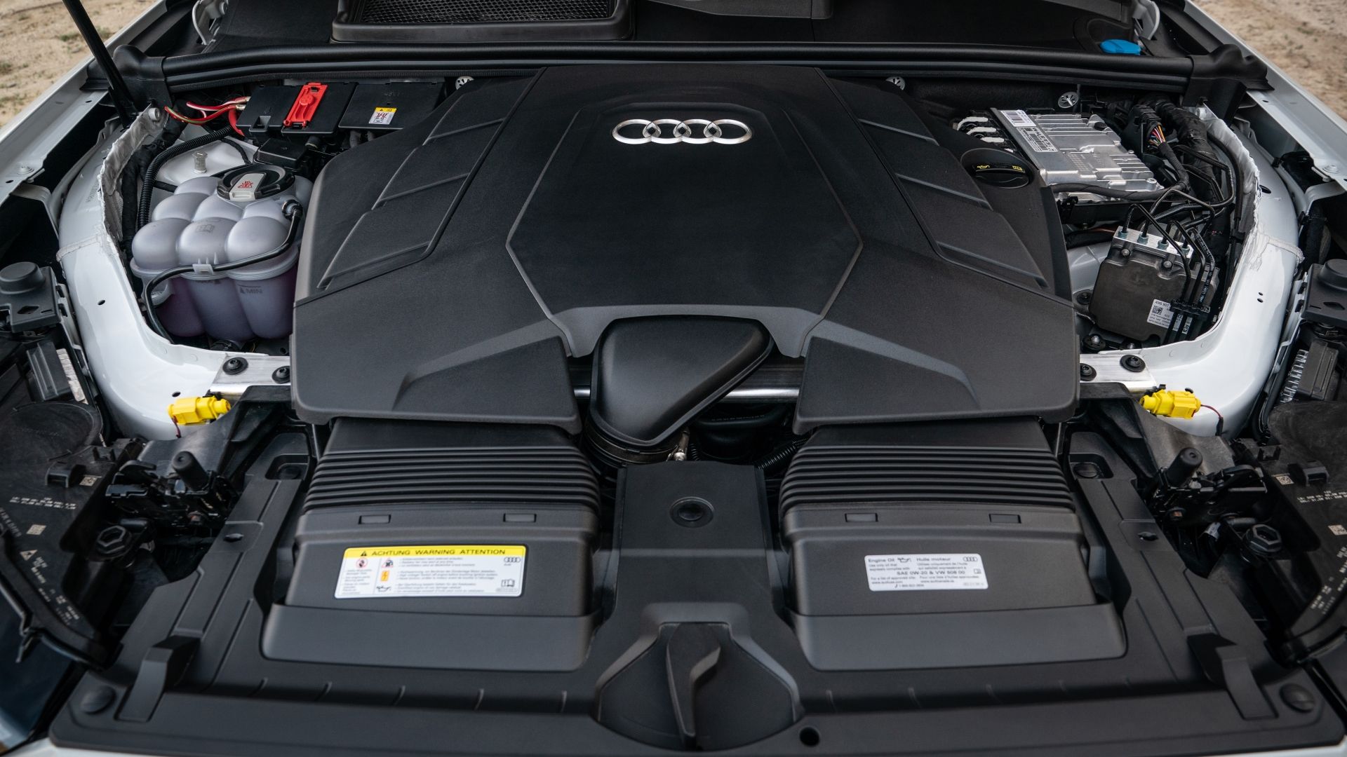 2023 Audi Q7 Engine Bay