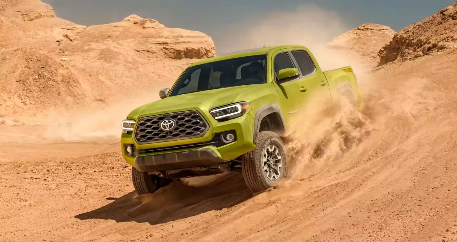 Um Toyota Tacoma 2023 em movimento