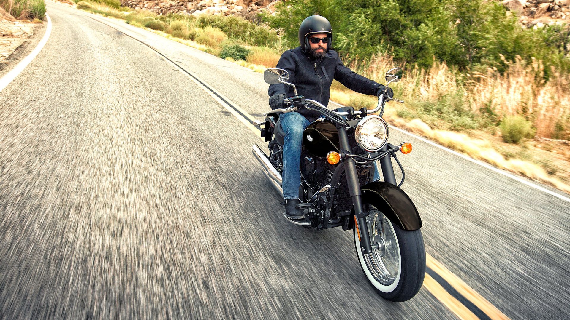 Hitam 2023 Kawasaki Vulcan 900 Classic jalan tersandung