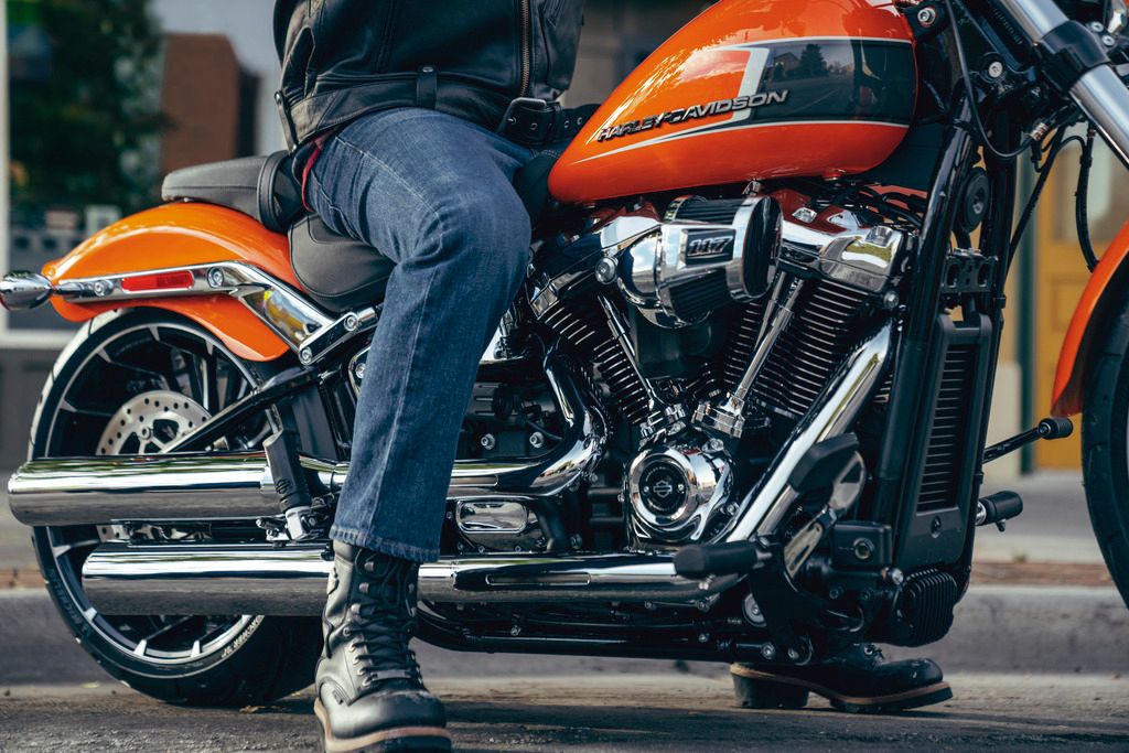 Masih foto mesin dan knalpot Harley Davidson