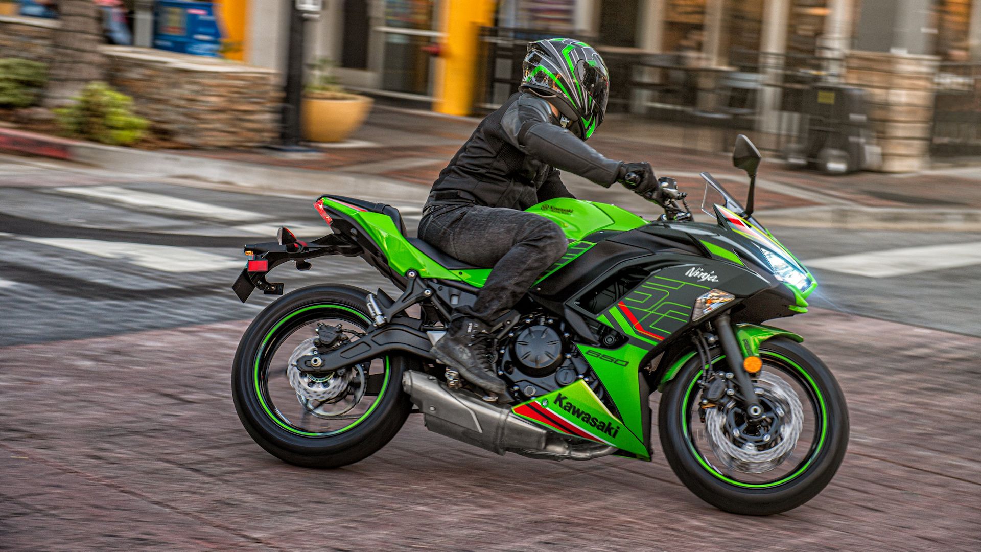 2023 Kawasaki Ninja 650 KRT Edition