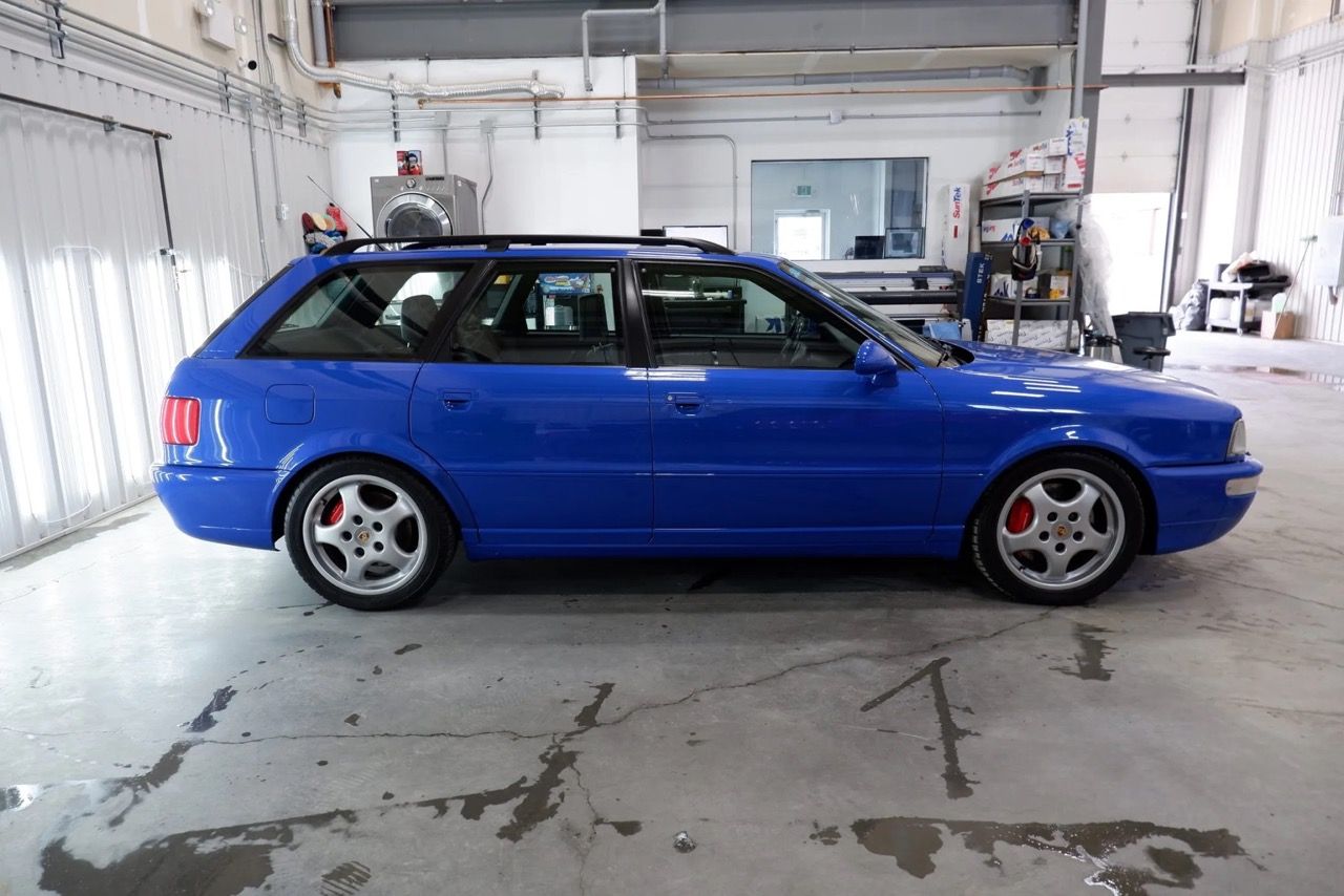 Vista lateral do Audi RS2 Avant