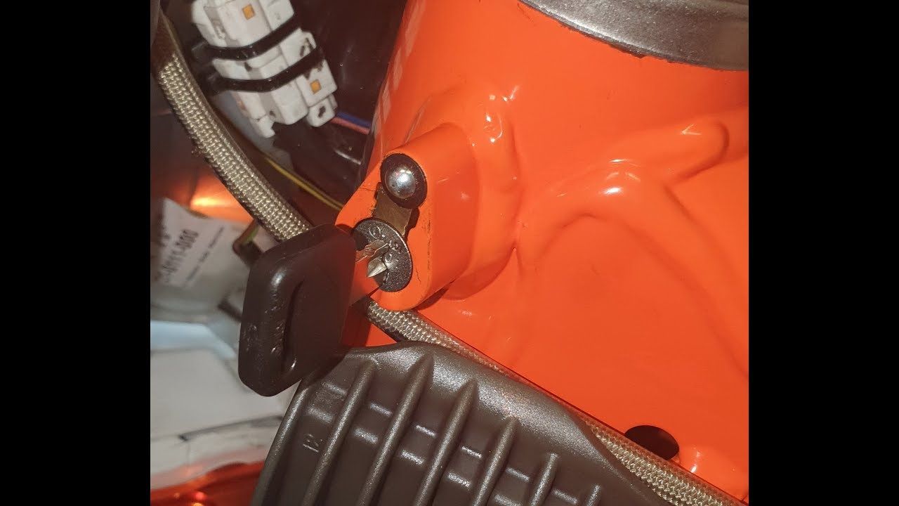kunci kemudi sepeda motor