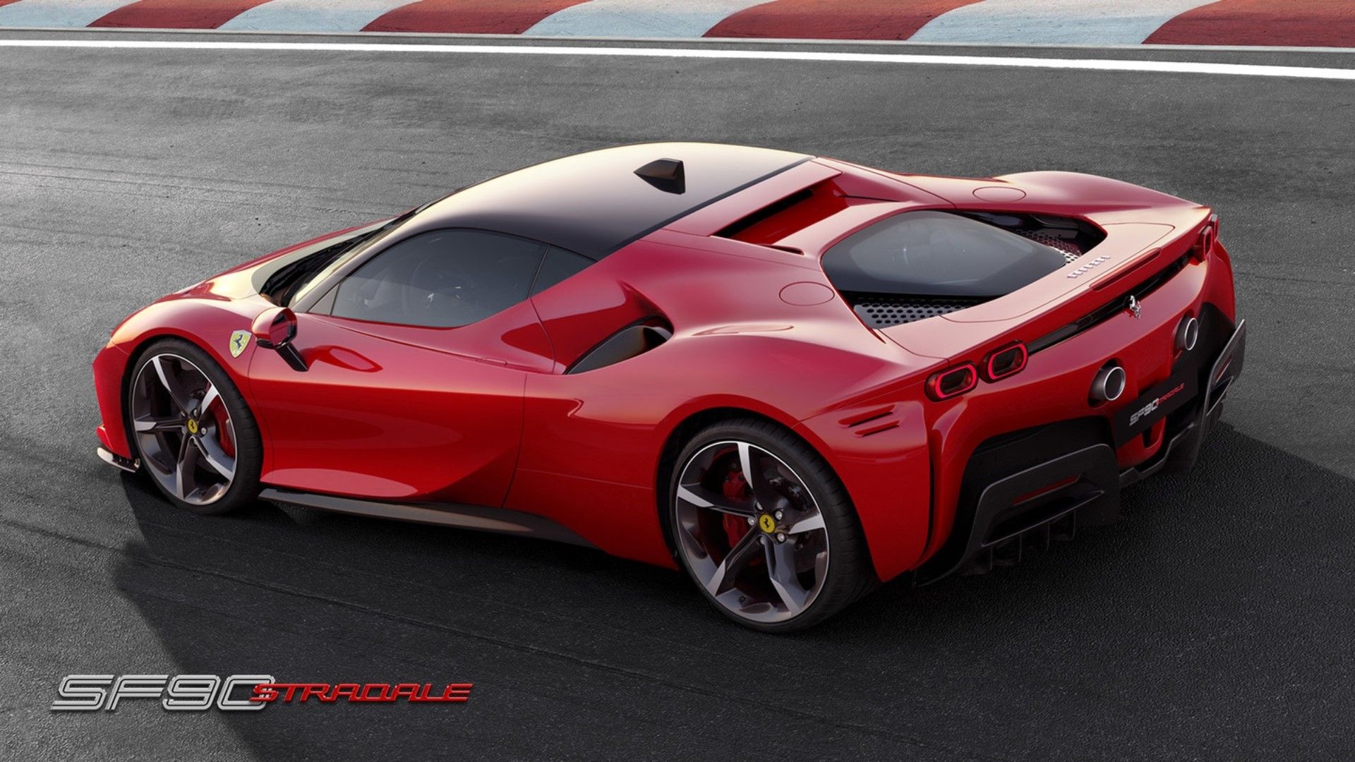 Ferrari SF90 Stradale em uma pista de corrida.