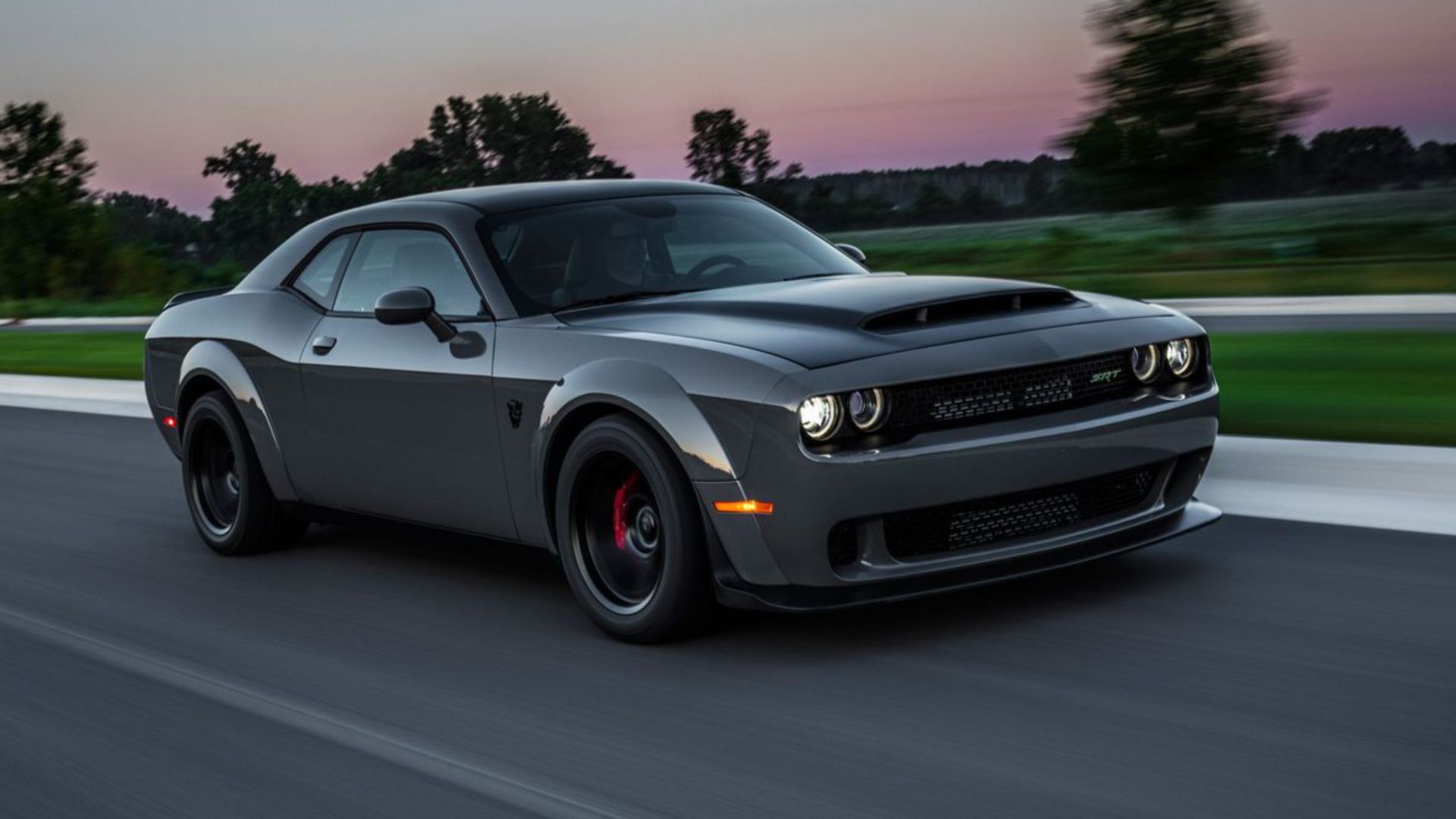 Dodge Challenger SRT Demônio na estrada