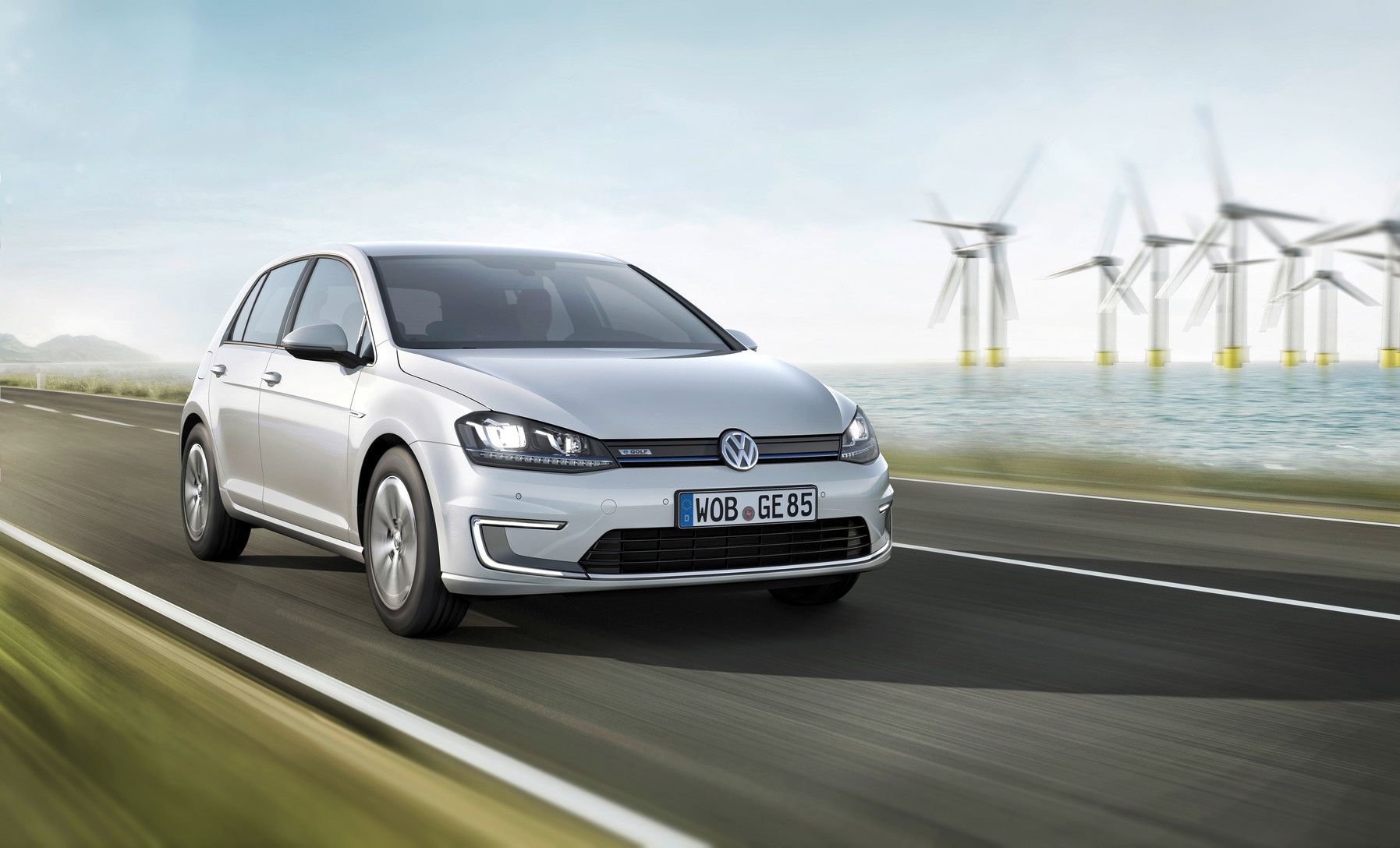 Volkswagen e-Golf pintado prata reflexo metalizado
