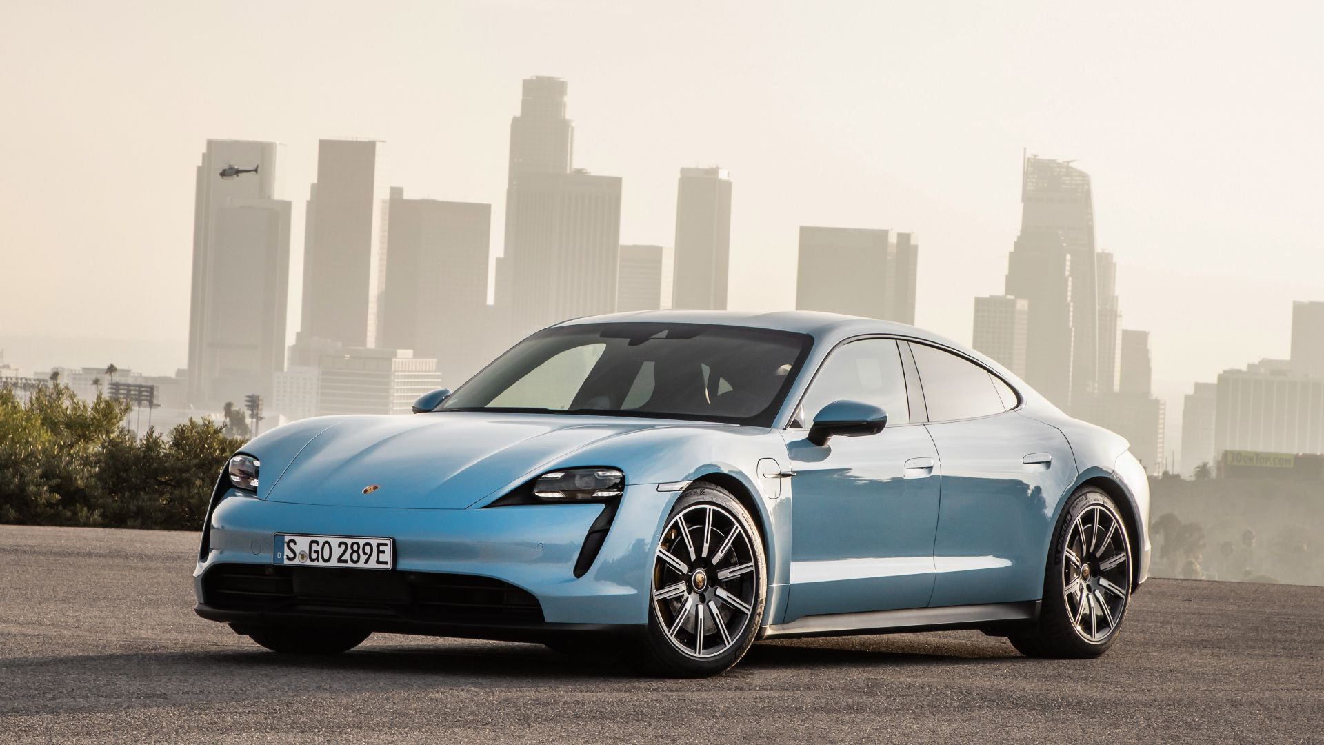 Porsche Taycan 4S 2023 biru