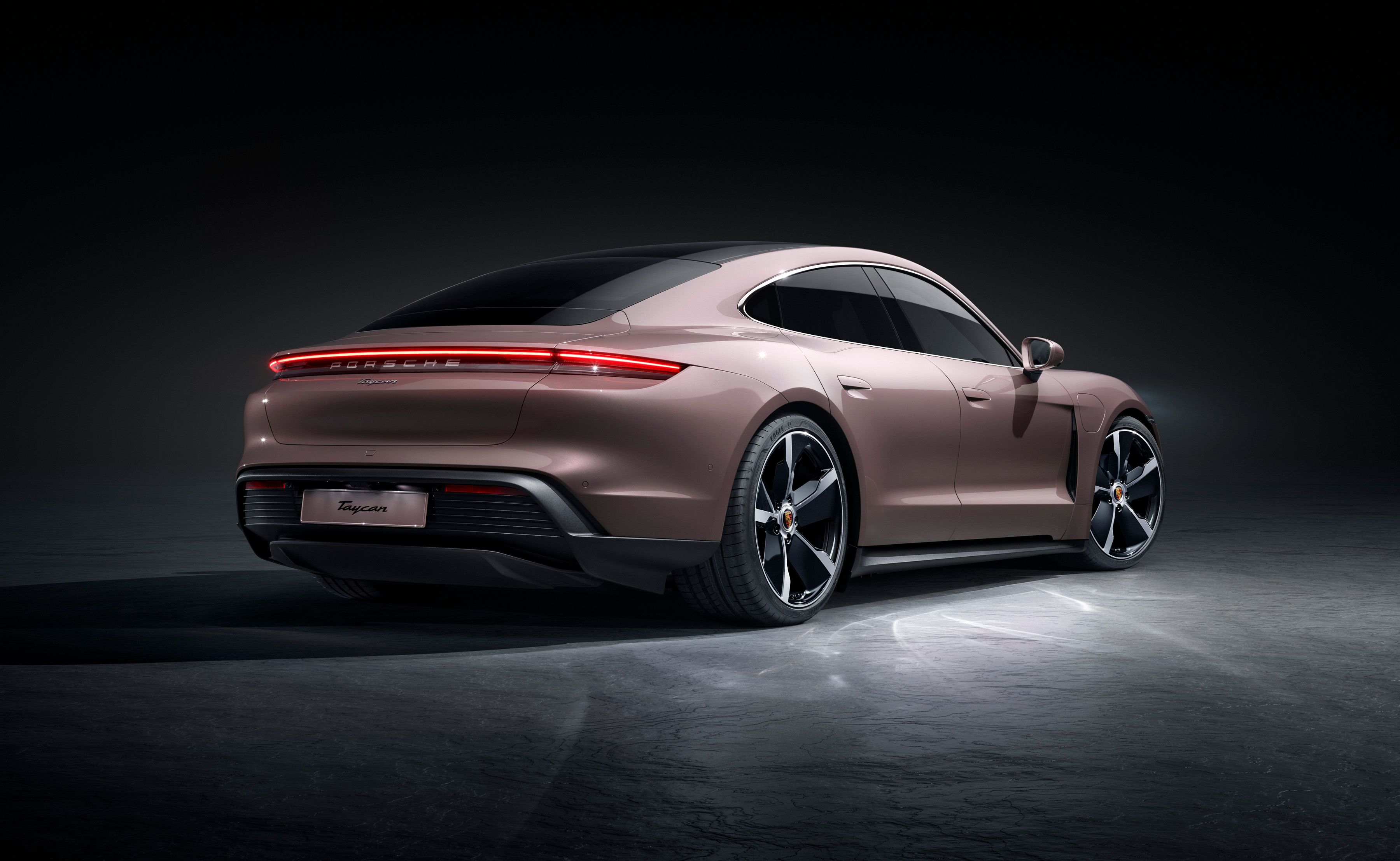 Porsche Taycan 2020 krem