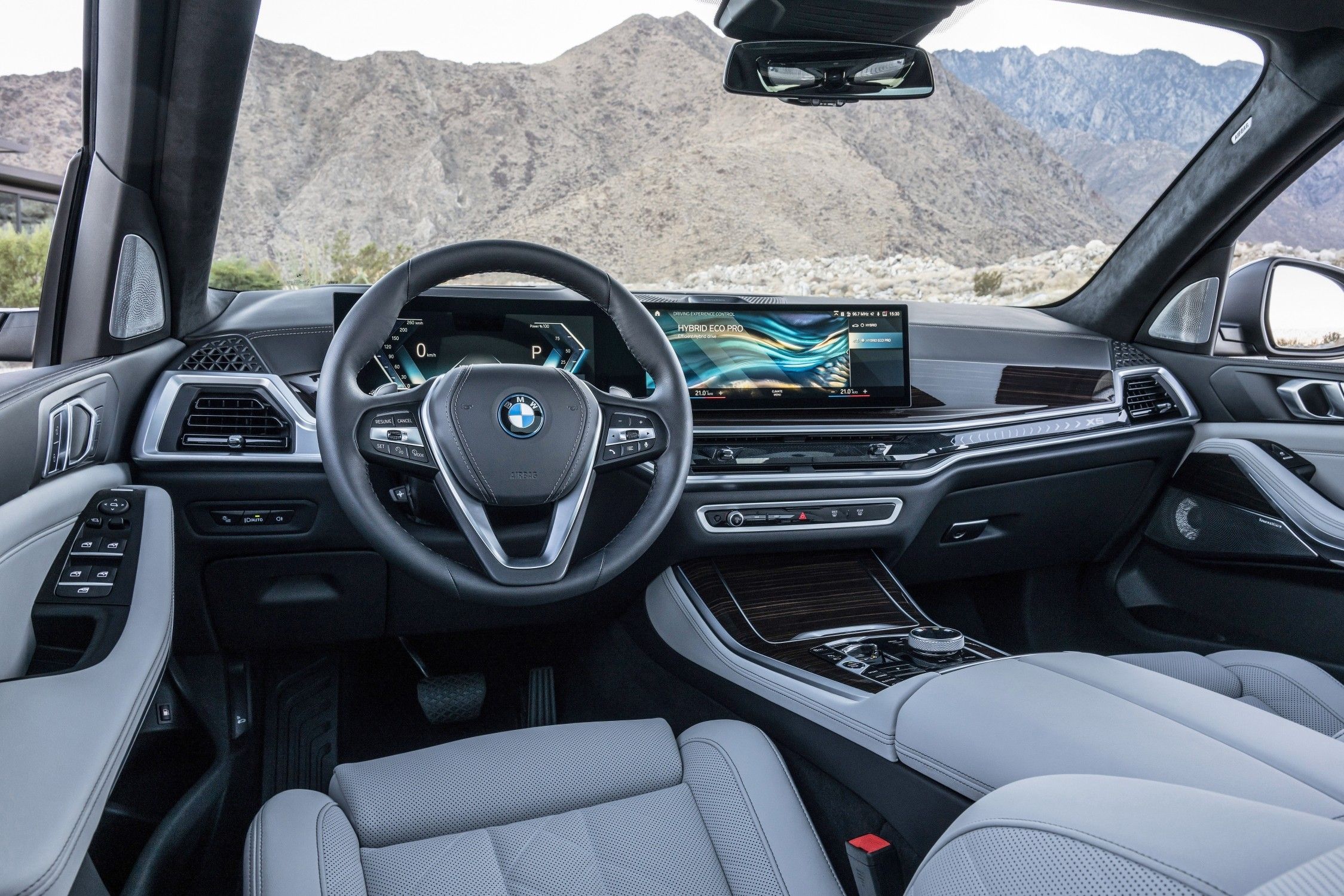 Interior of the 2024 BMW X5 xDrive50e