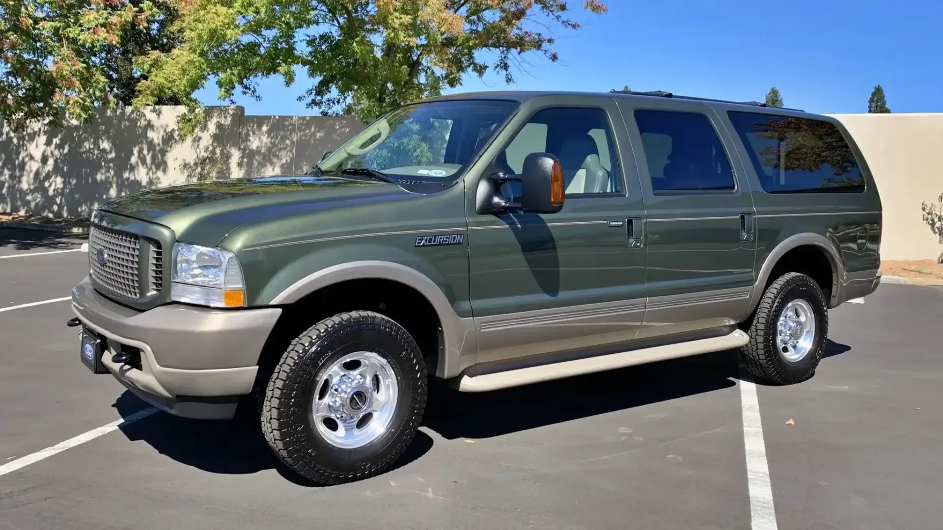 Green 2004 Ford Excursion