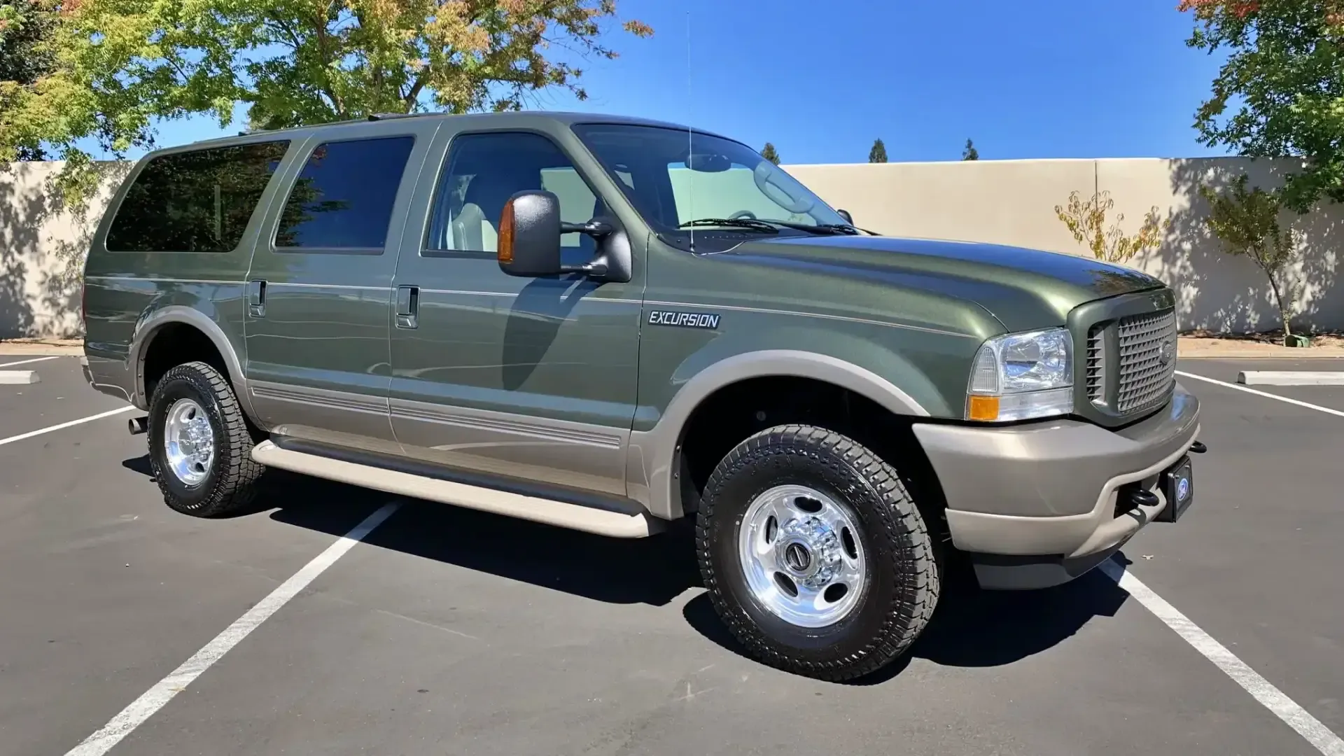Green 2004 Ford Excursion