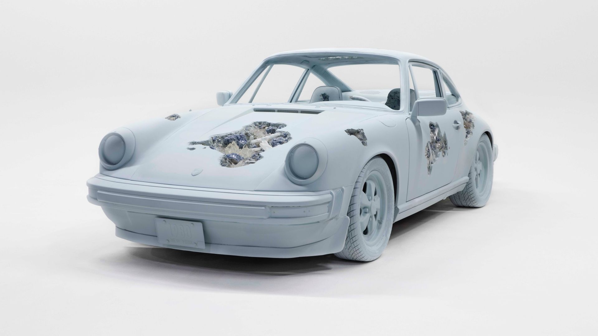 Calcita Azul Erodida Porsche 911 Por Daniel Arsham