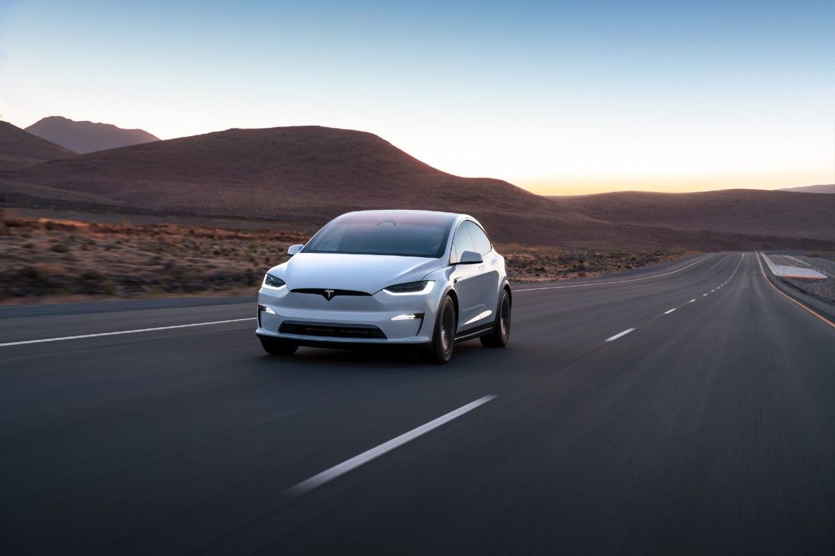 10 Things You Should Know About The Tesla Model X Plaid