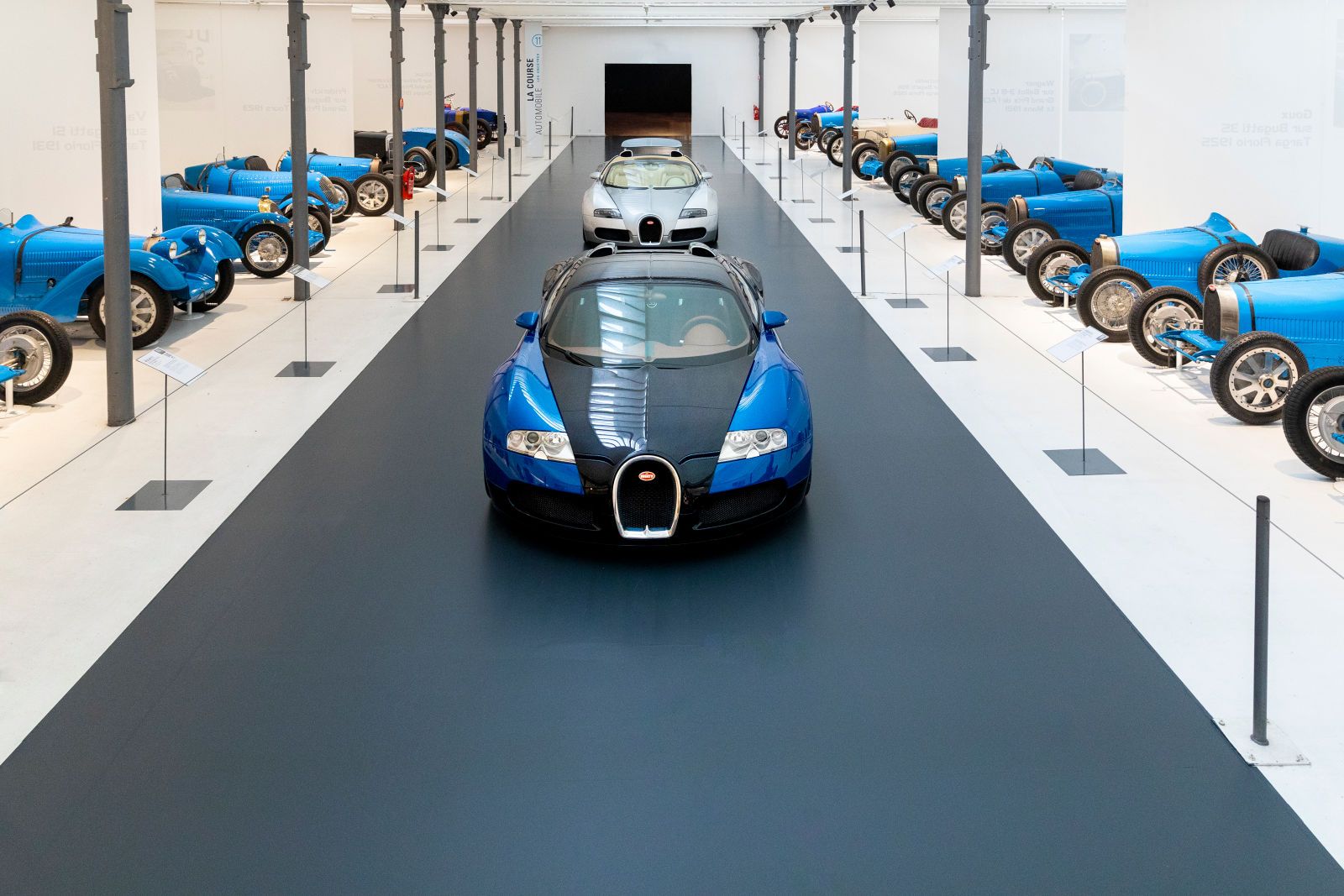 Foto frontal de um Bugatti Veyron Grand Sport 16.4
