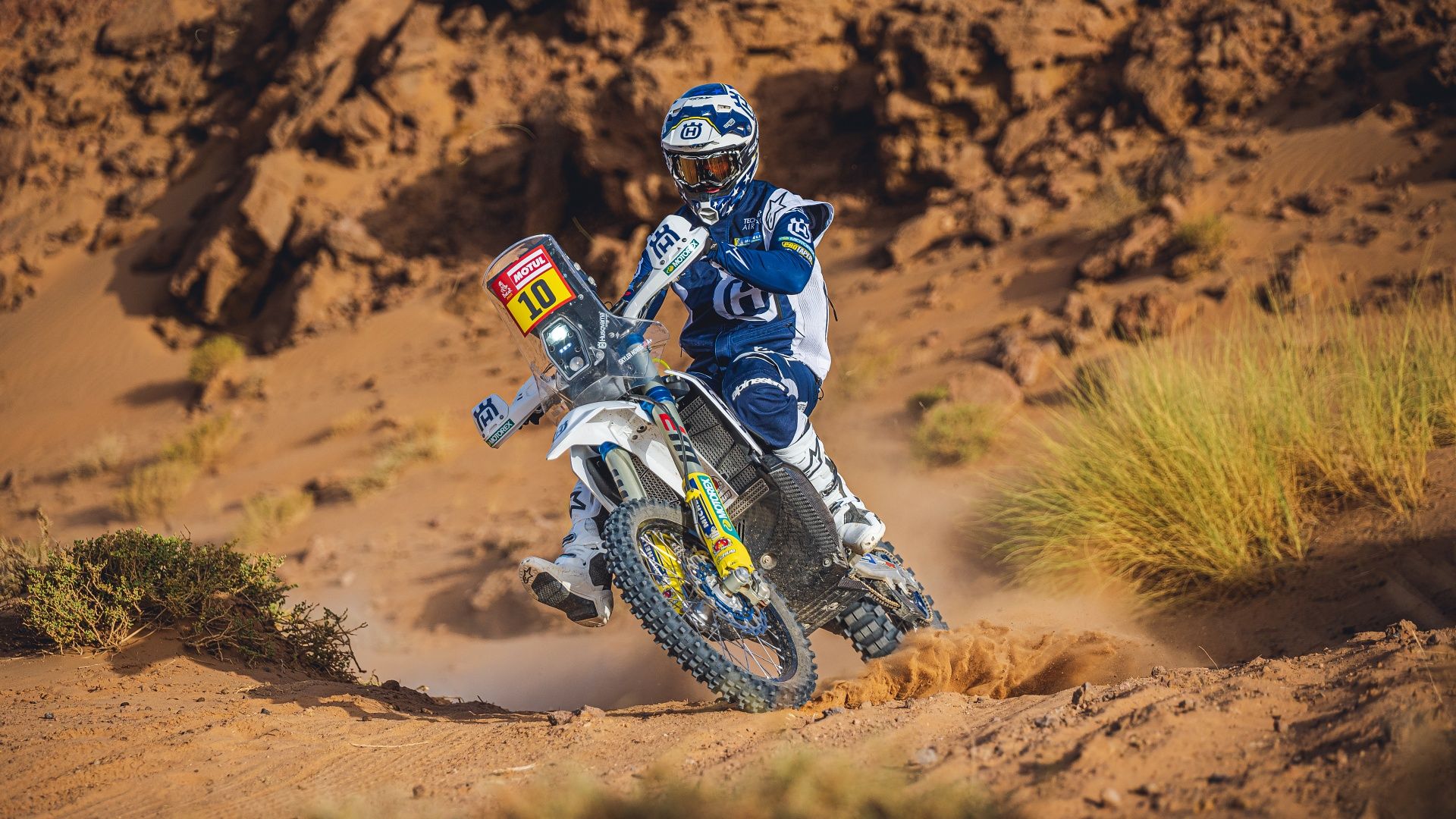 Bidikan aksi Husqvarna DAKAR 937 2023