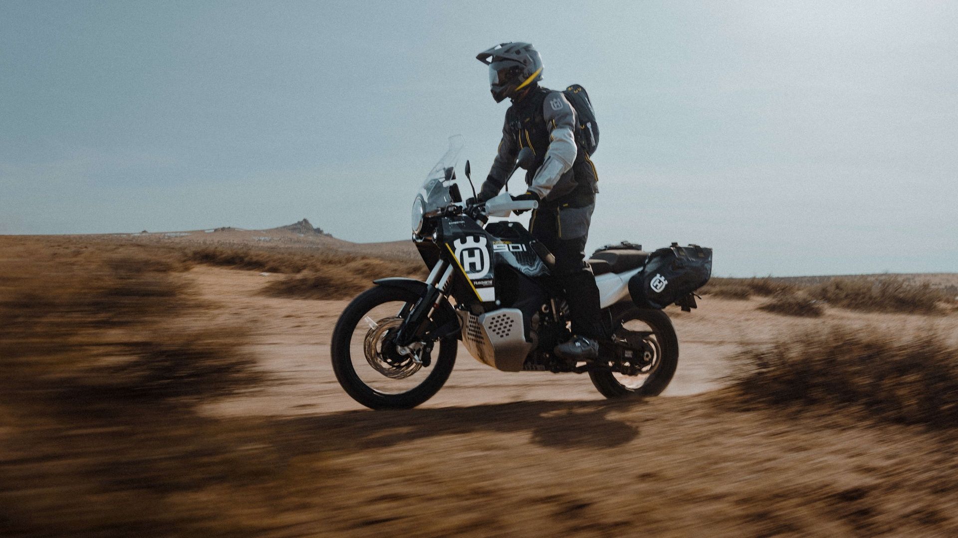 Norden 901 expedition. Норден 901 Экспедишн. Чехол для мотоцикла Husqvarna.