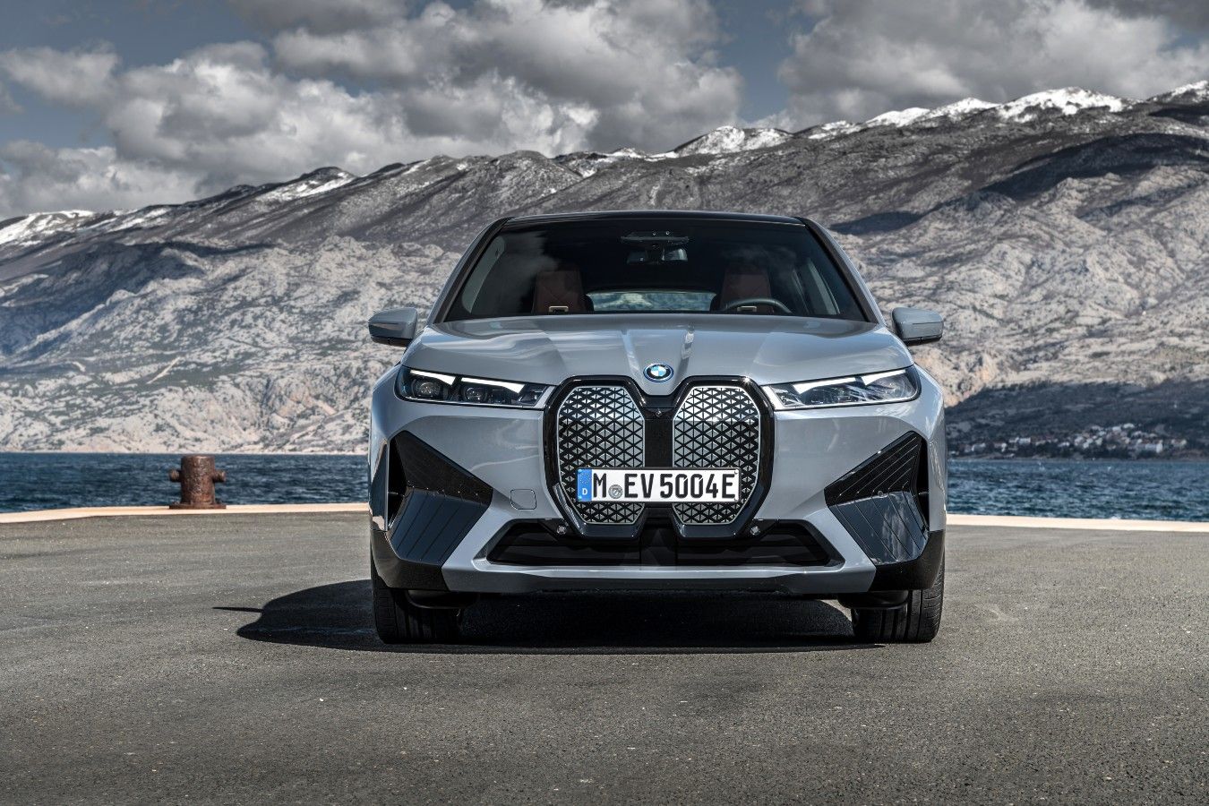 Abu-abu 2022 BMW iX xDrive50