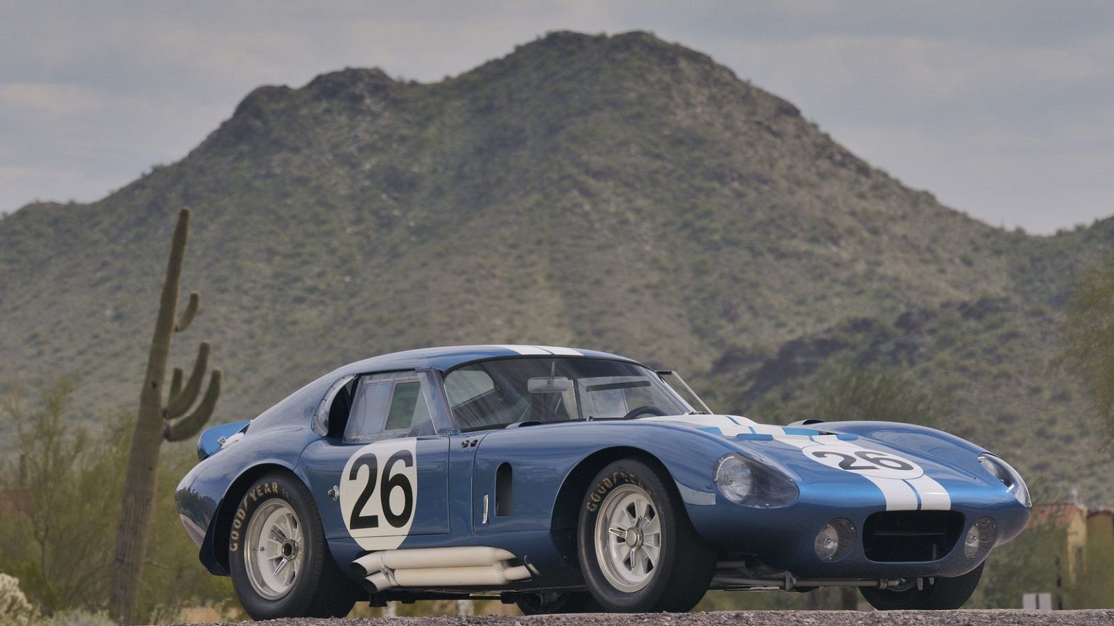 Shelby Daytona Cobra Coupe tahun 1965 yang diparkir 
